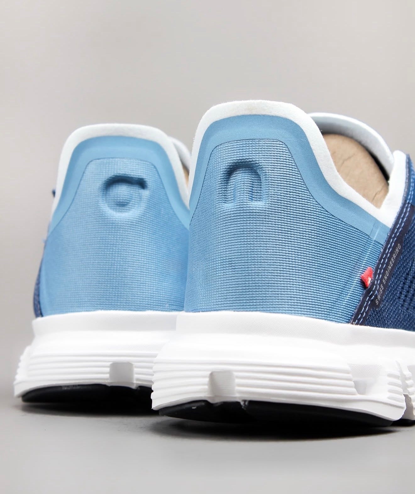 On Running Cloud 6 Coast Tempest Niagara