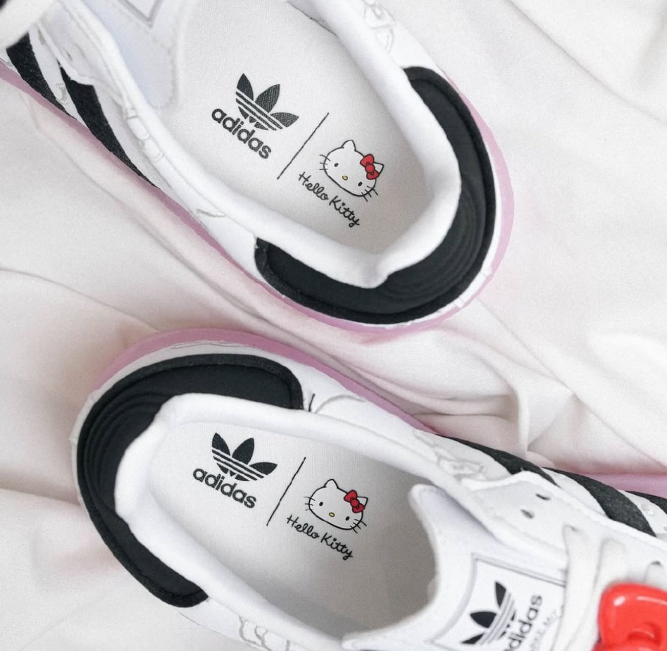 WMNs Sambae Hello Kitty