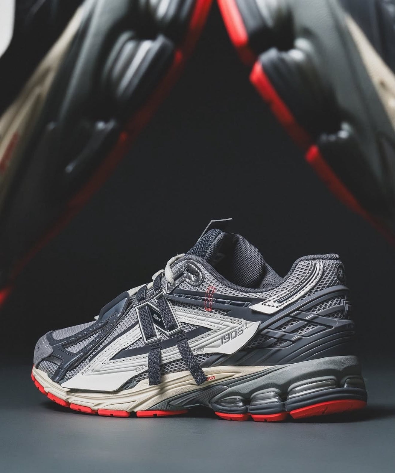 NB 1906A Slate Grey Drift Red