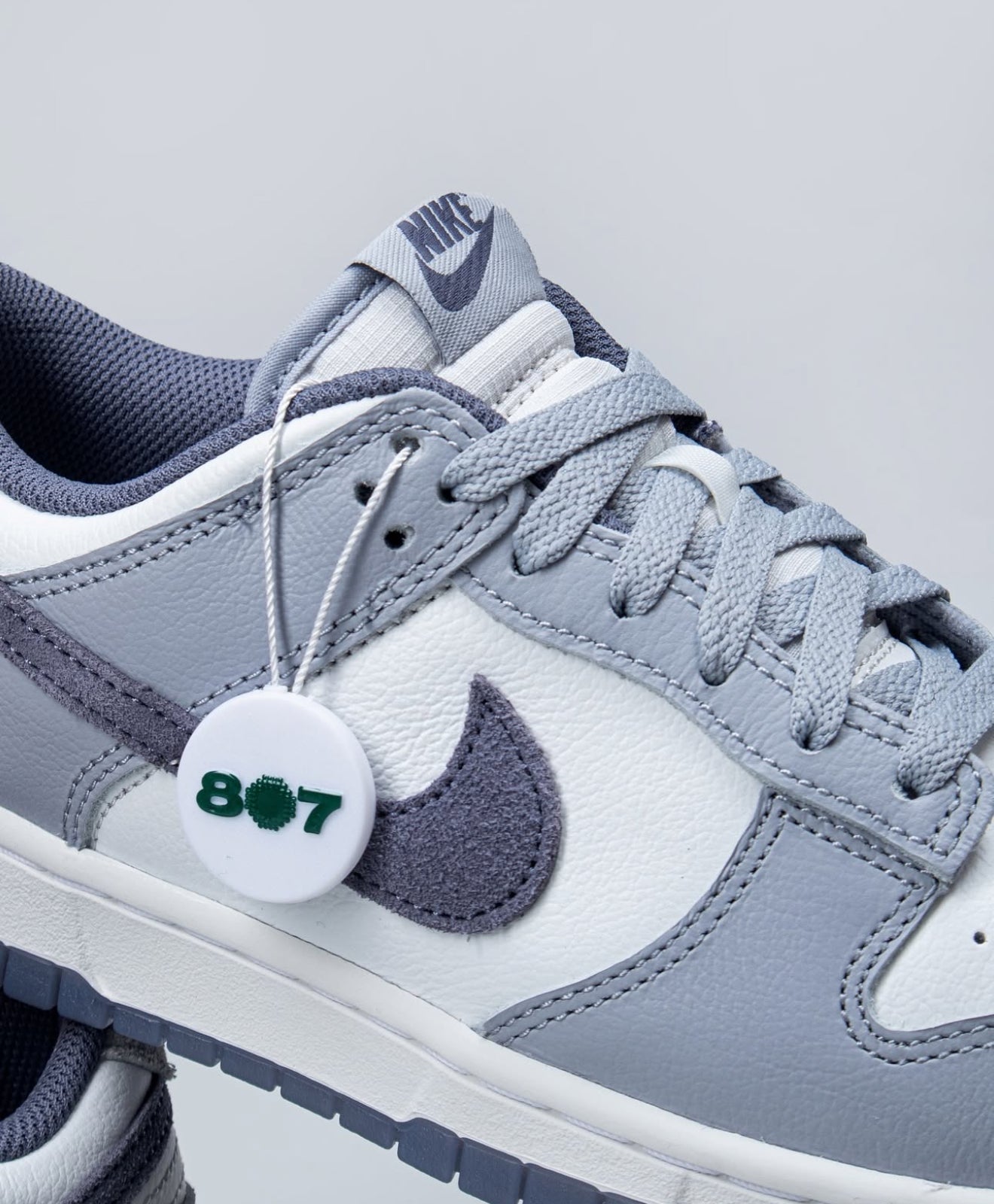 Dunk Low SE Light Carbon