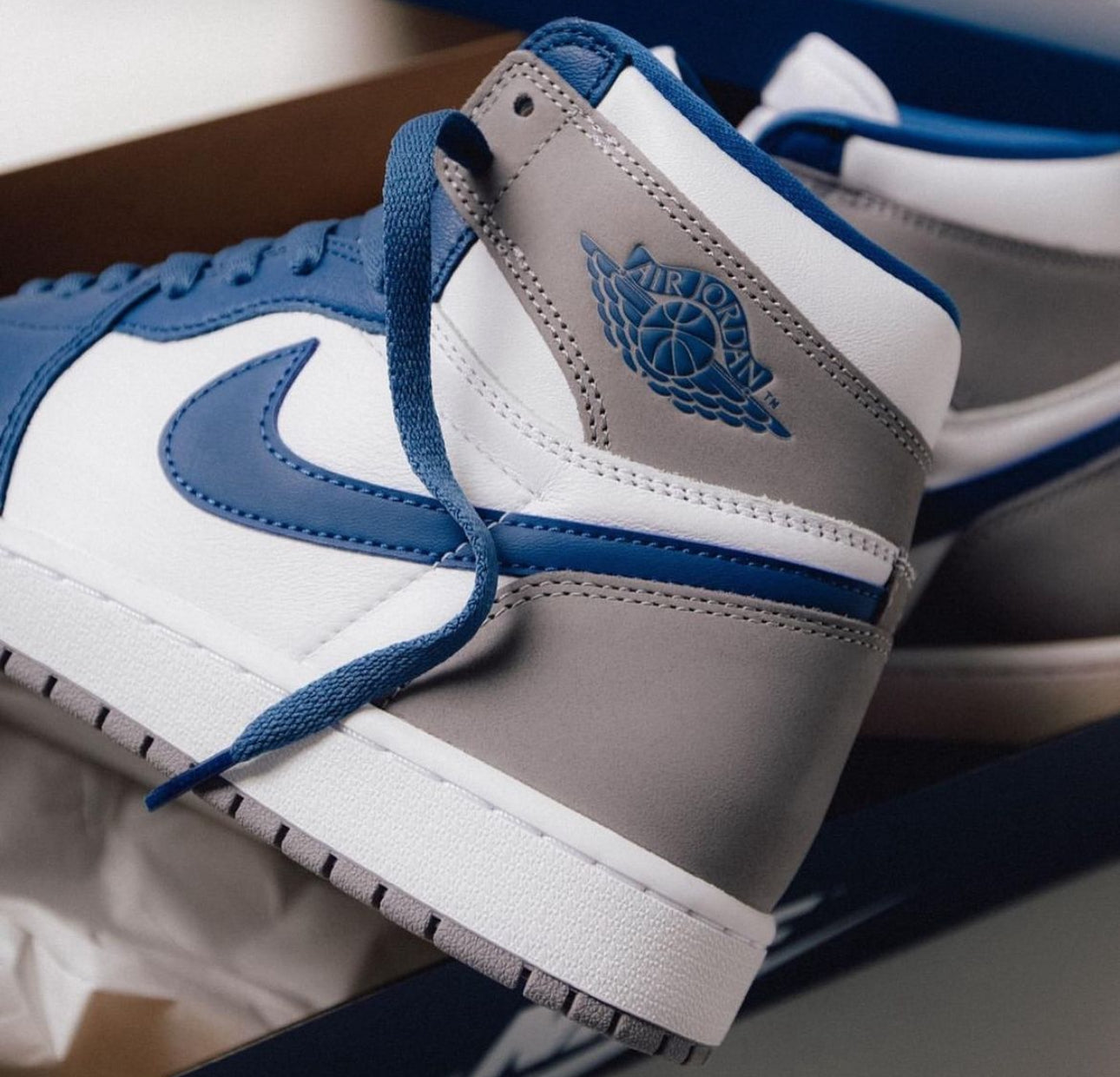 Air Jordan 1 High True Blue