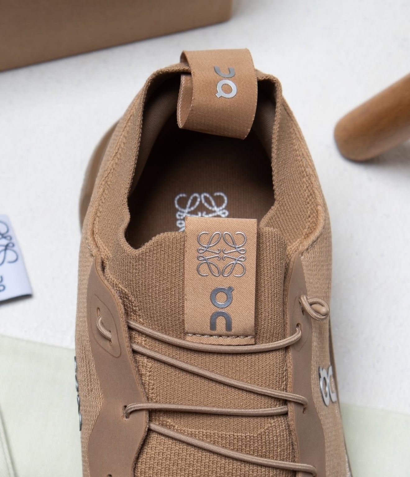 On Running Cloudtilt LOEWE Dark Sand