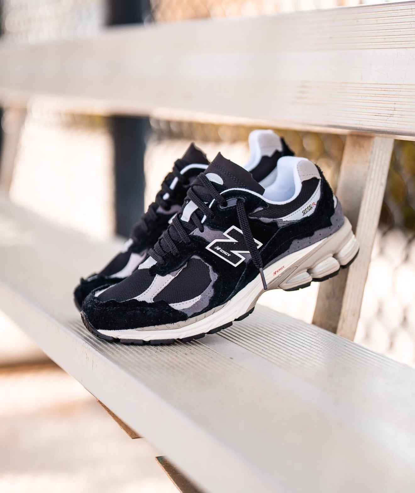 NB Balance 2002R Protection Pack Black Grey