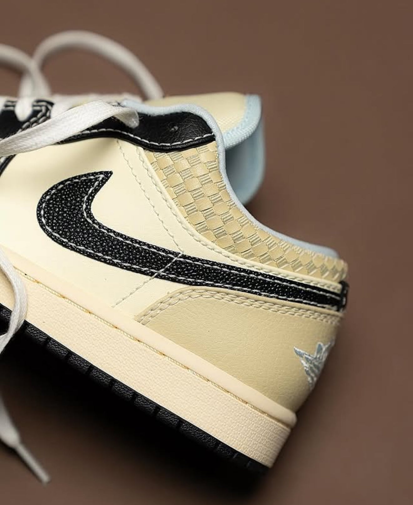 Air Jordan 1 Low SE Coconut Milk Black Muslin
