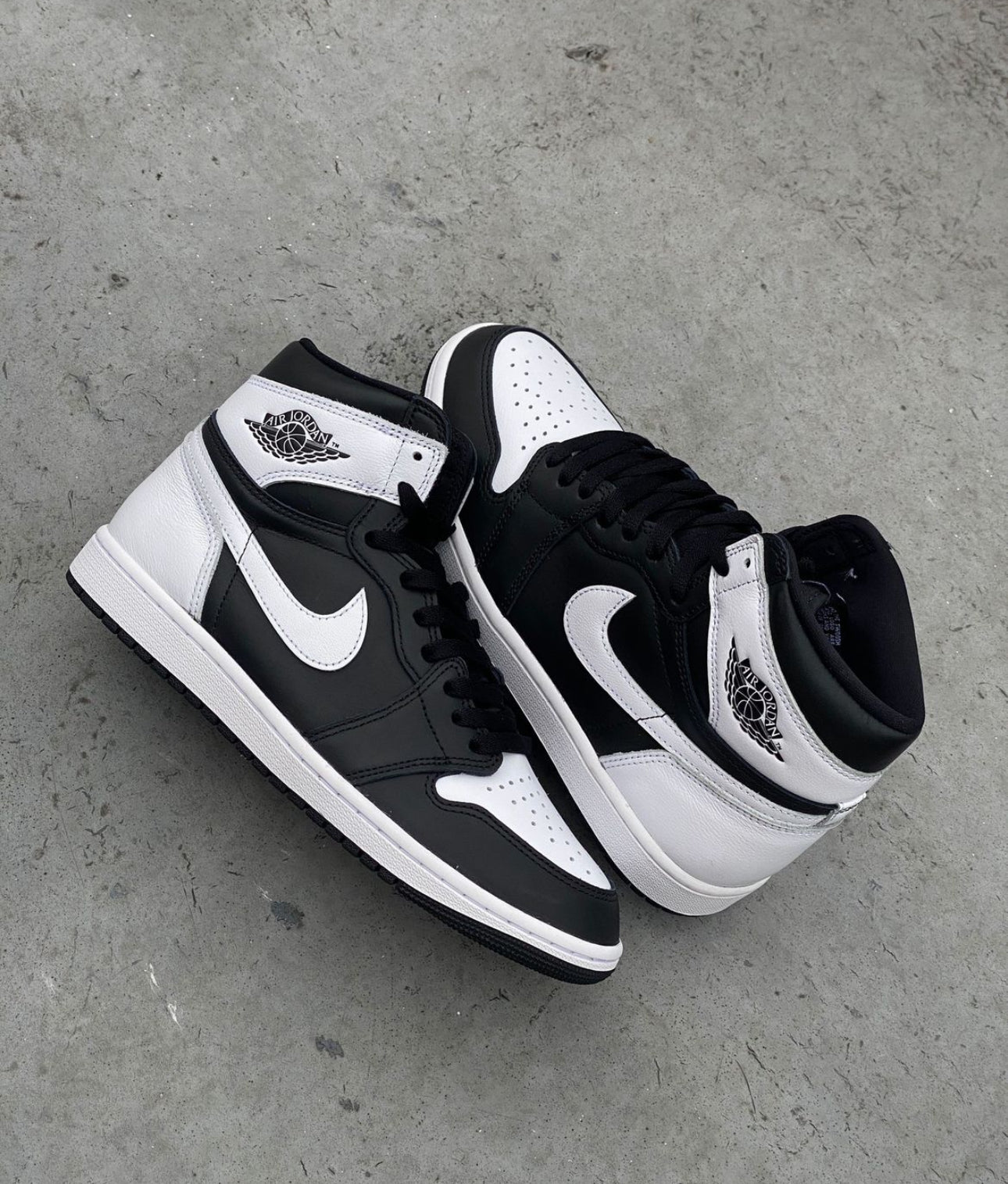 Air Jordan 1 Retro High OG Black White