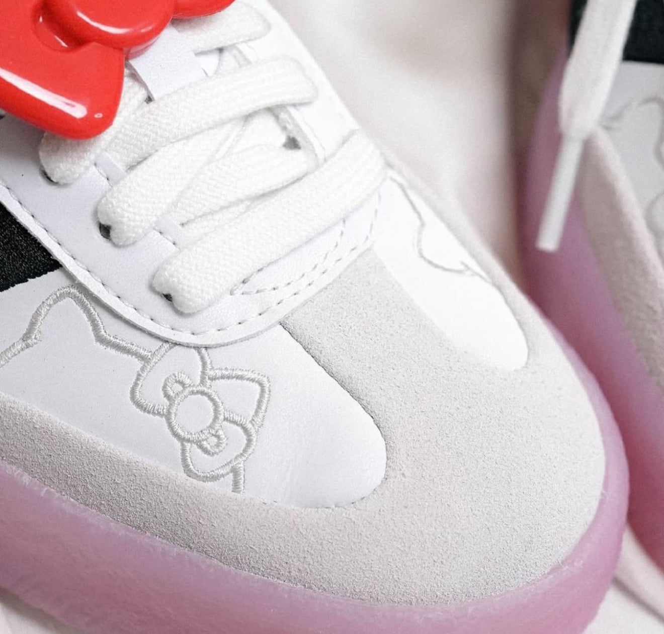 WMNs Sambae Hello Kitty