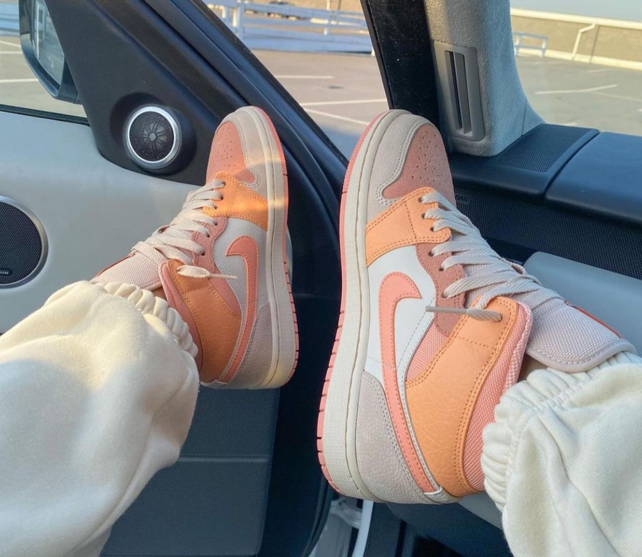 WMNS Air Jordan 1 Mid Apricot Orange