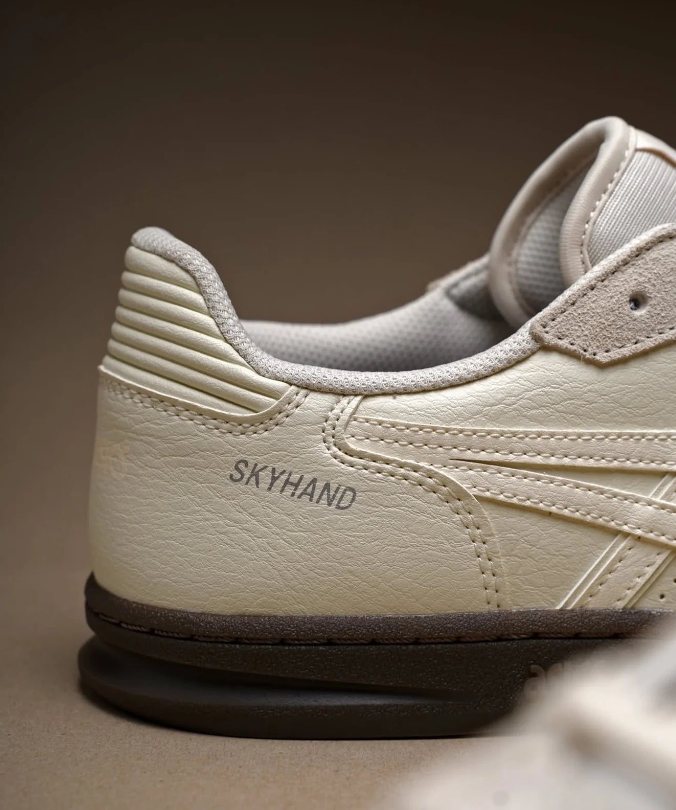 WMNs Asics Skyhand OG Pale Oak Cream