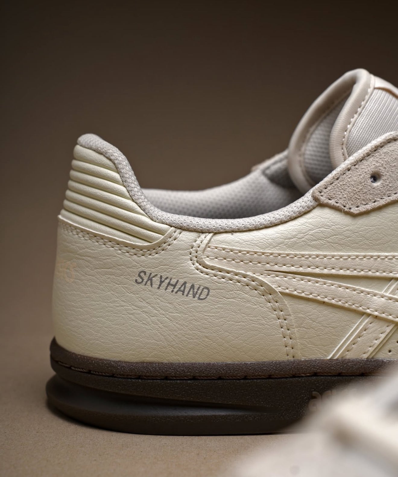 Asics Skyhand OG Pale Oak