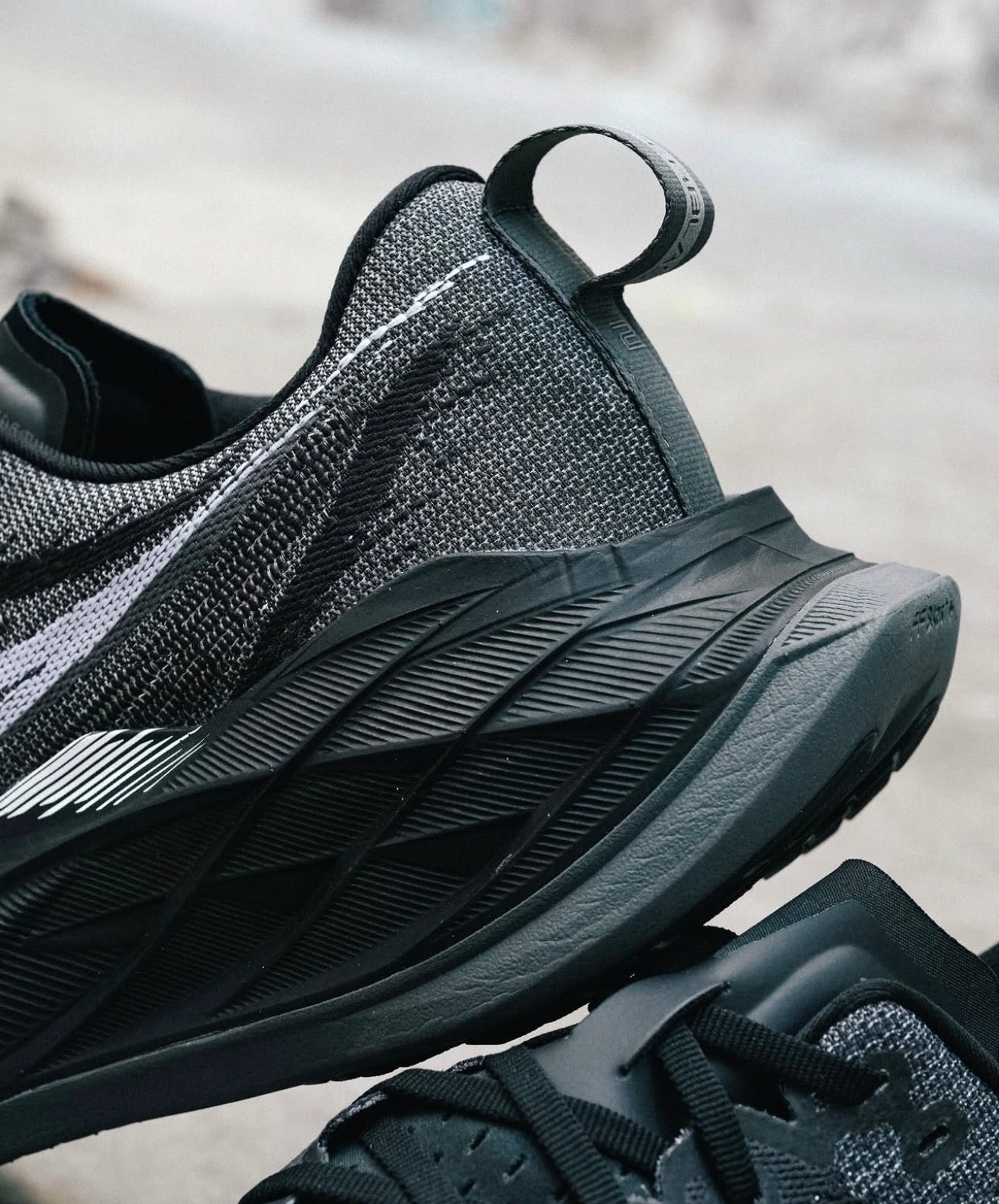 Superblast 2 Black White