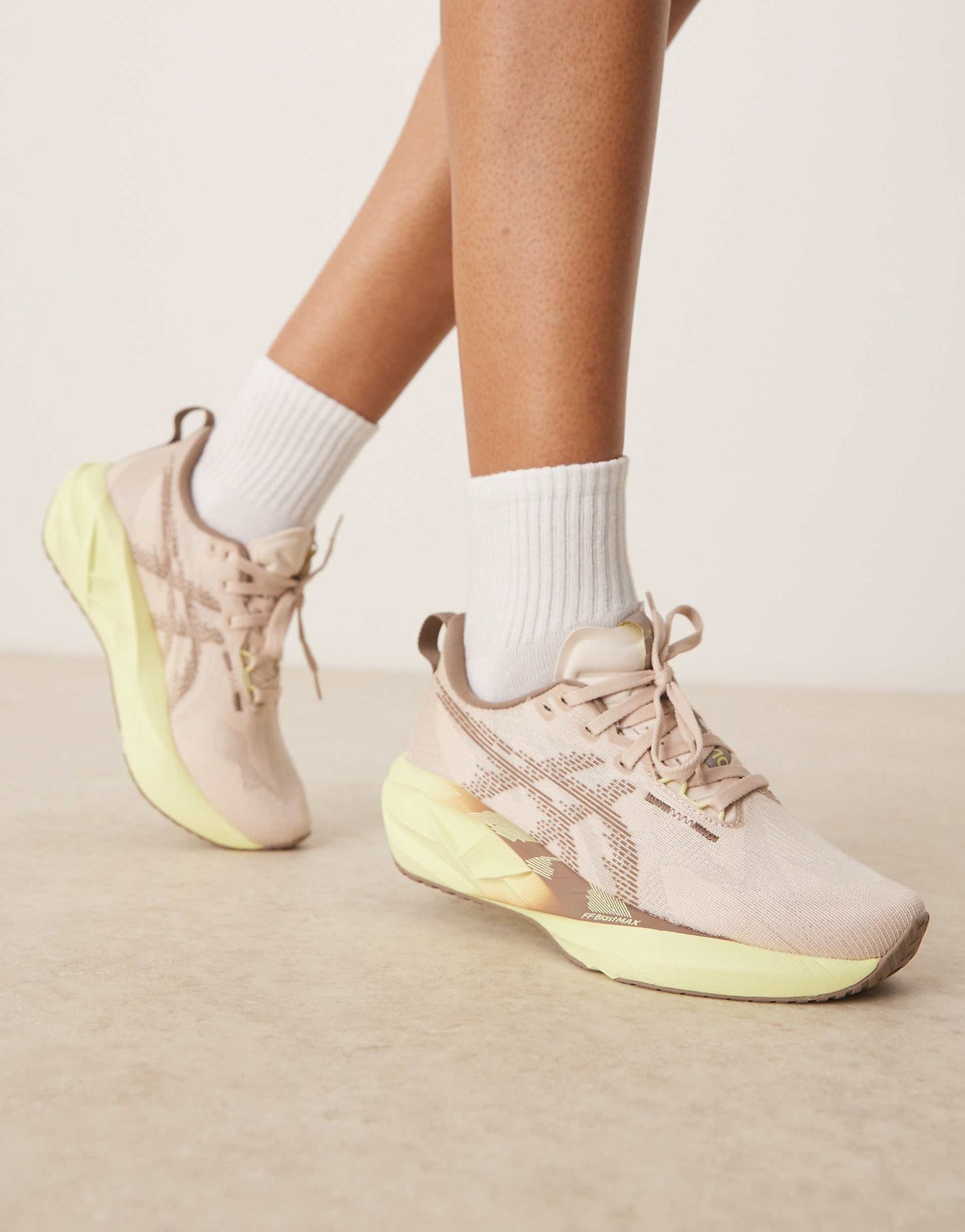 WMNs Asics Novablast 5 Mineral Beige Taupe Grey