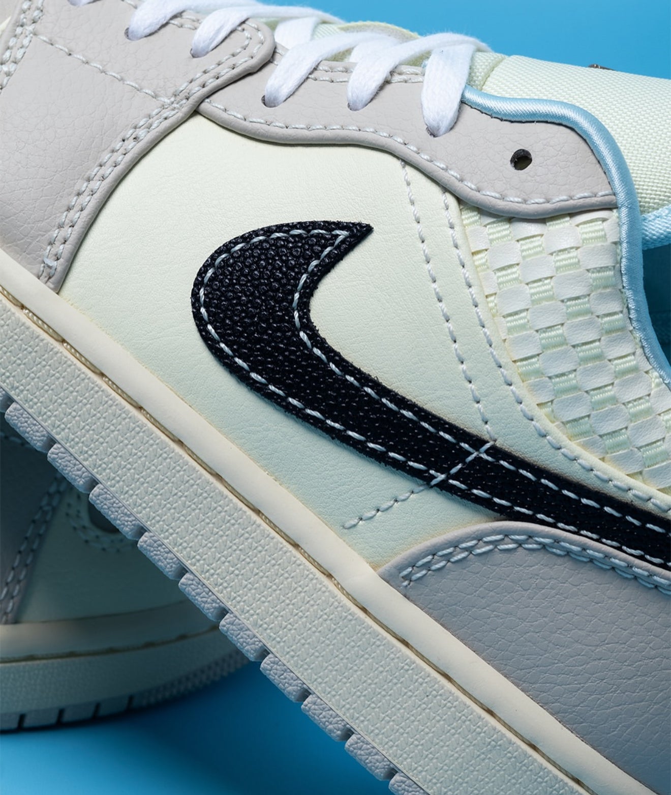 Jordan 1 Low SE Sanddrift Glacier Blue