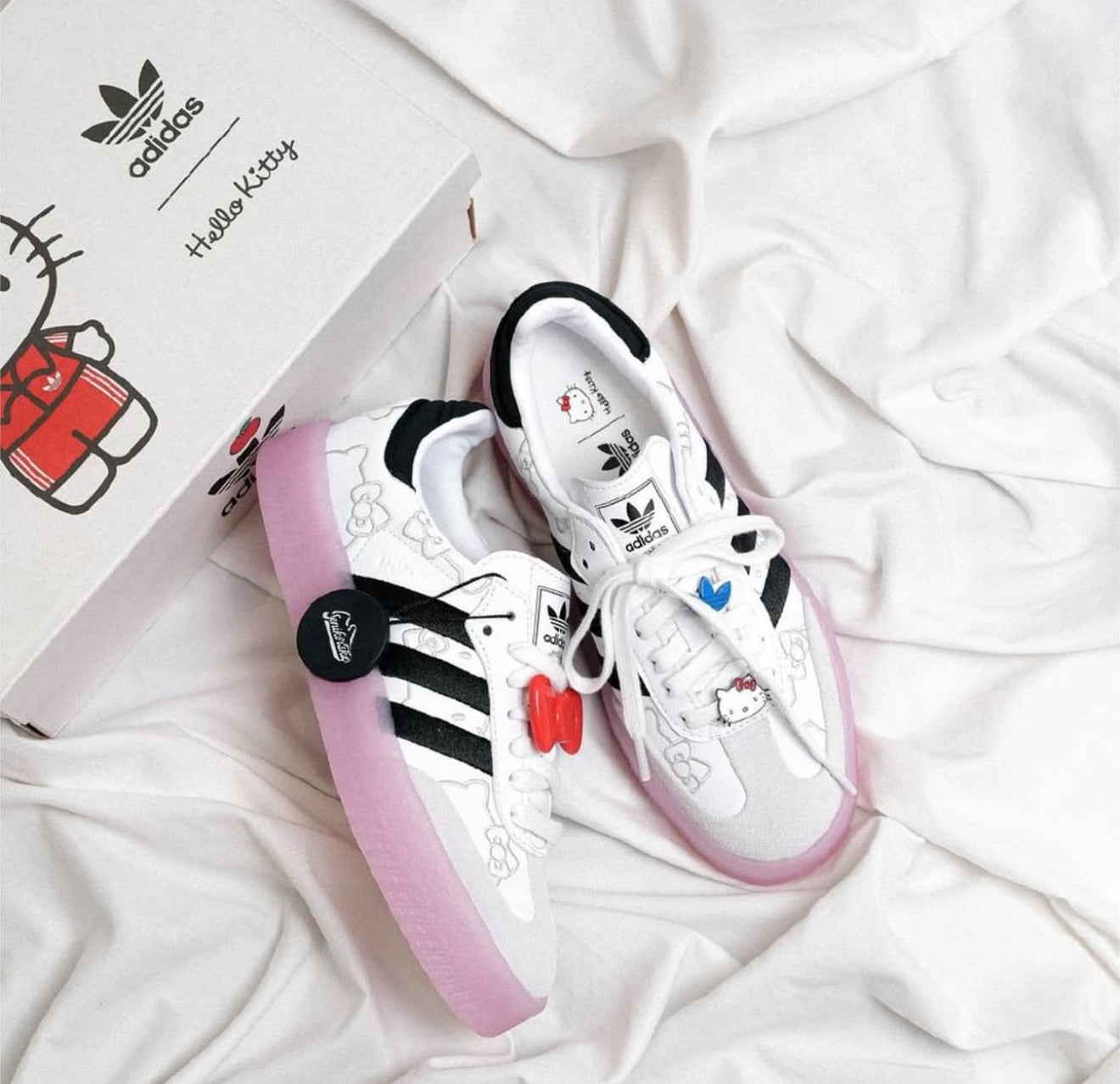 WMNs Sambae Hello Kitty