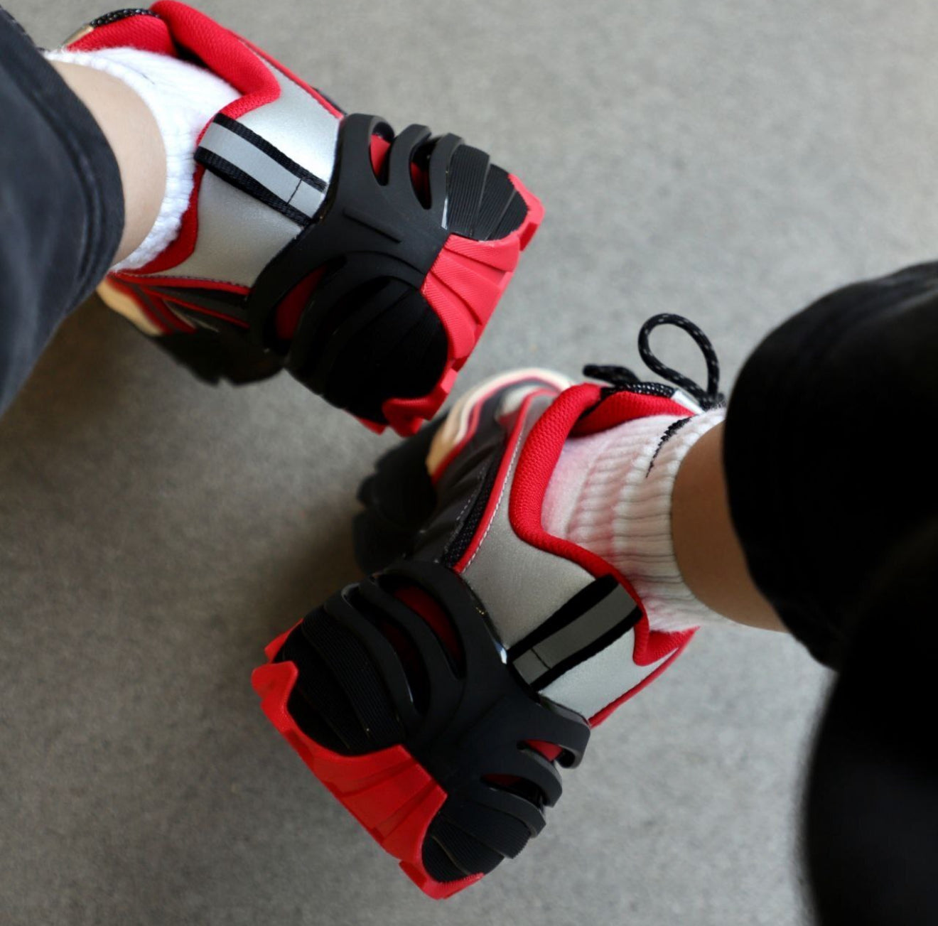 Wonder Runner Red Black