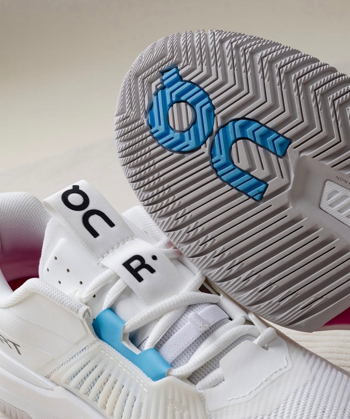 On The Roger Pro Fire White Pink