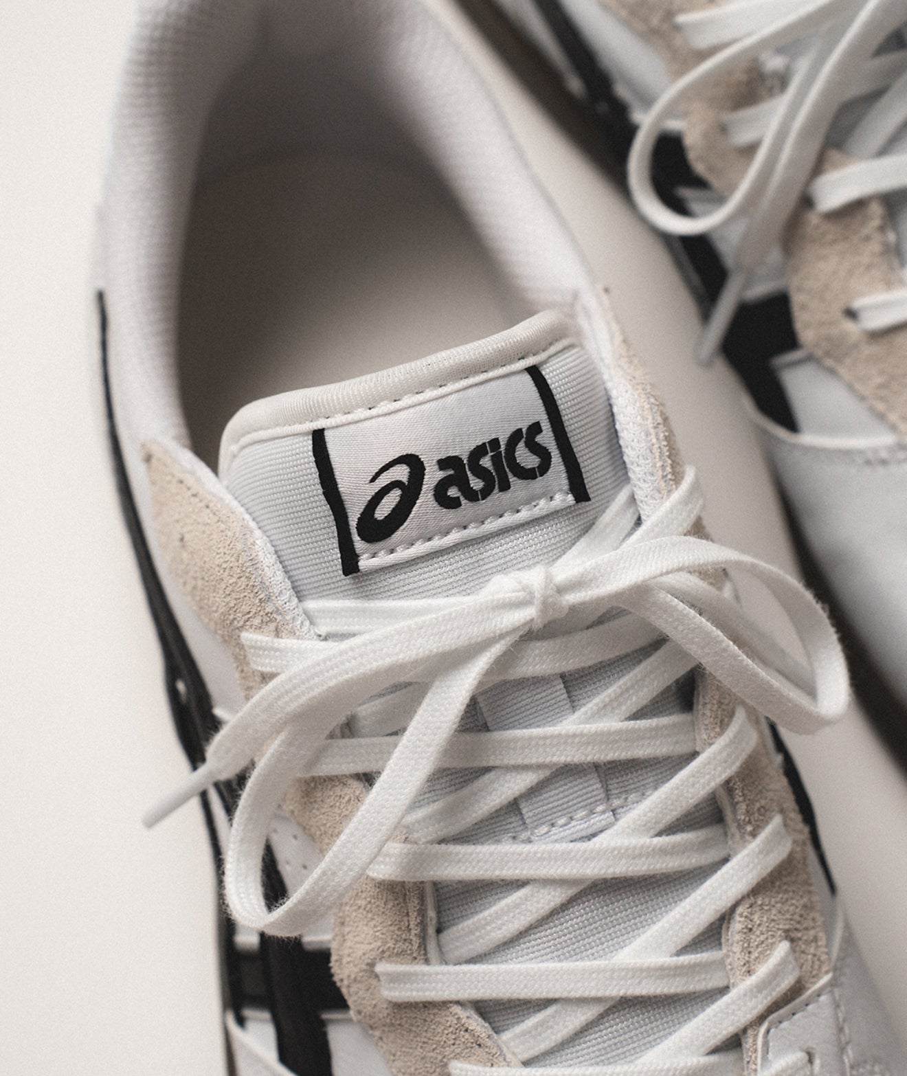 Asics Skyhand OG White Black