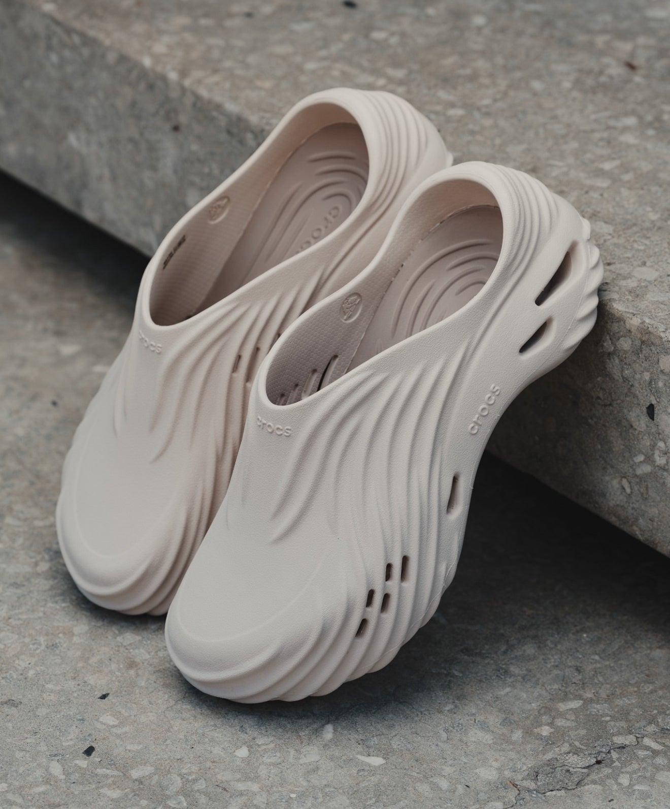 Crocs Echo Wave Clog Almond Tint