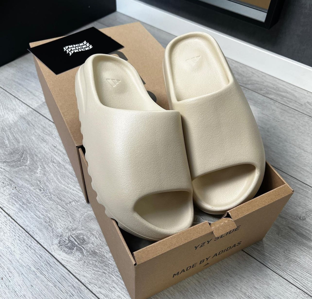 Yeezy Slides Bone