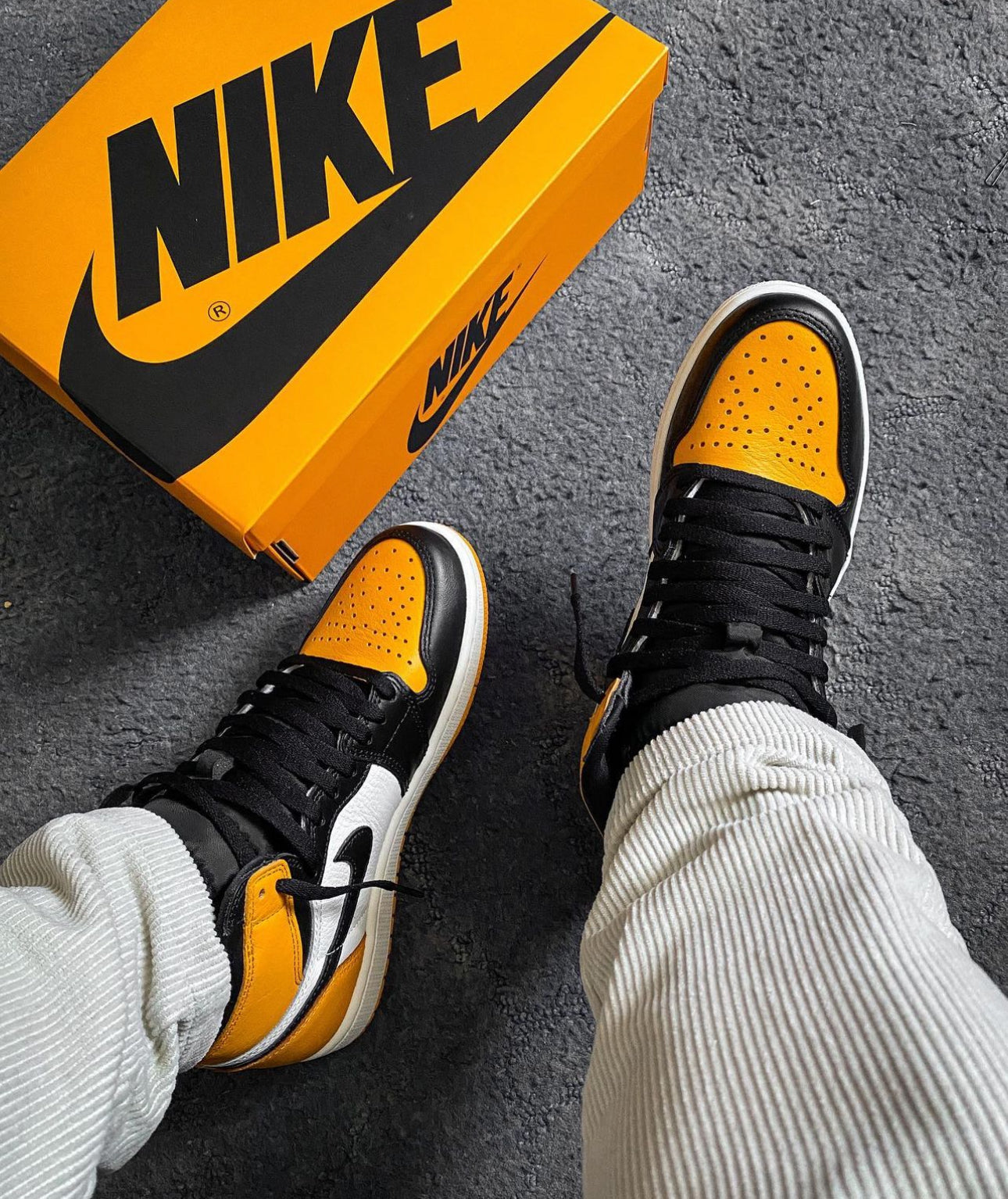 Air Jordan 1 High Taxi