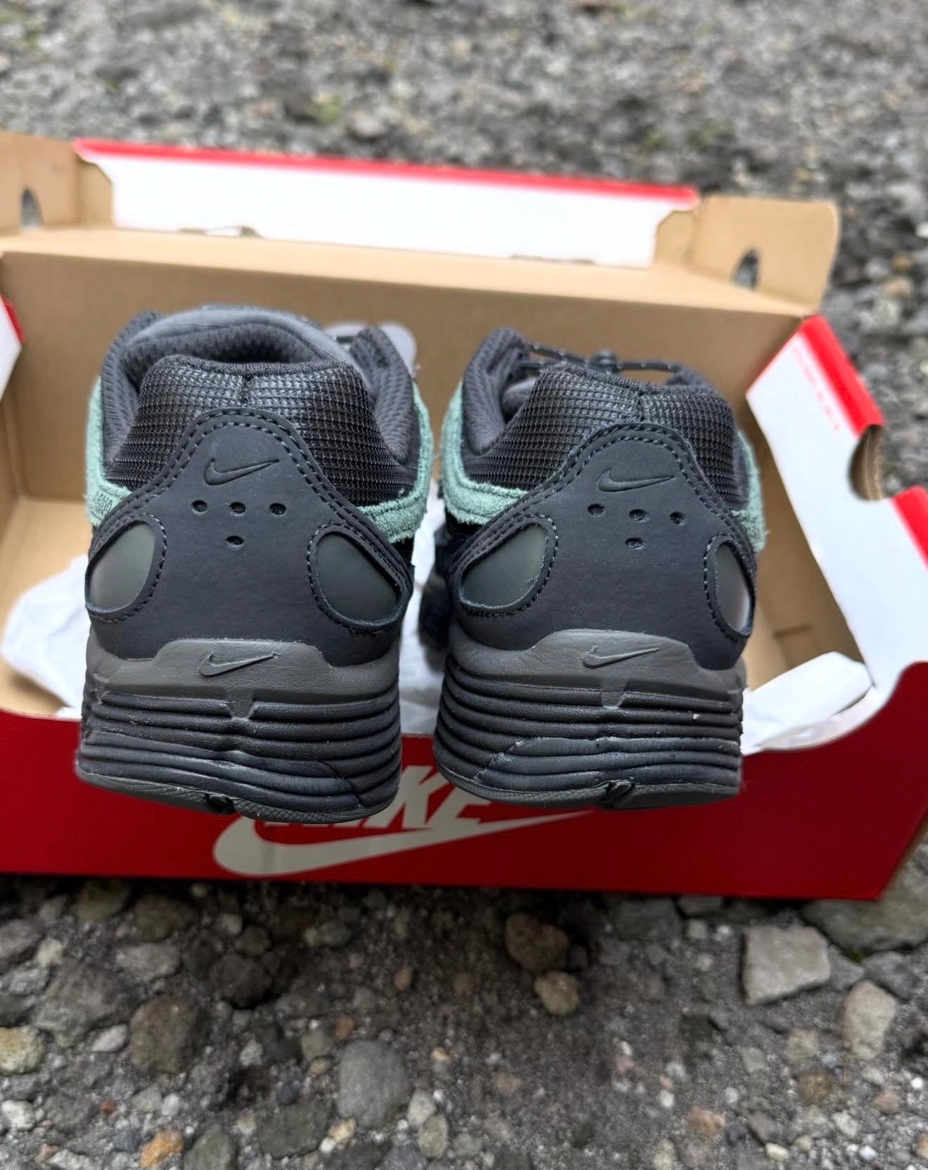 P6000 Anthracite Clay Green
