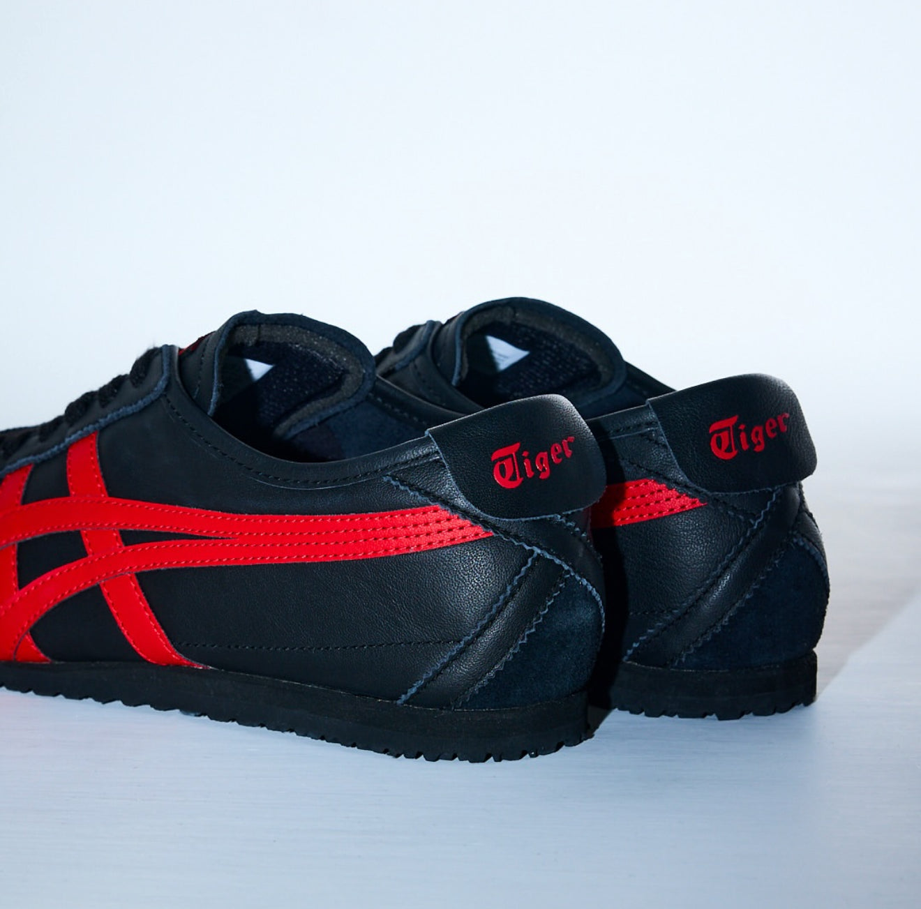 WMNs Mexico 66 Lace Up Black Classic Red