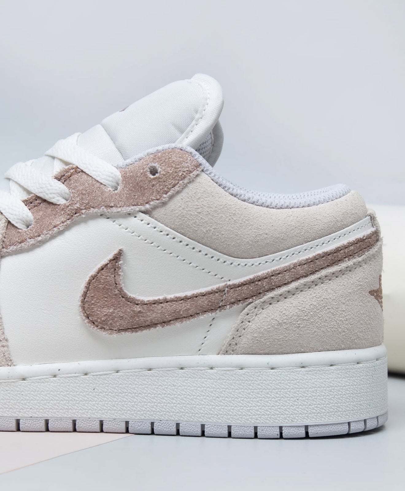 Air Jordan 1 Low Legend Light Brown