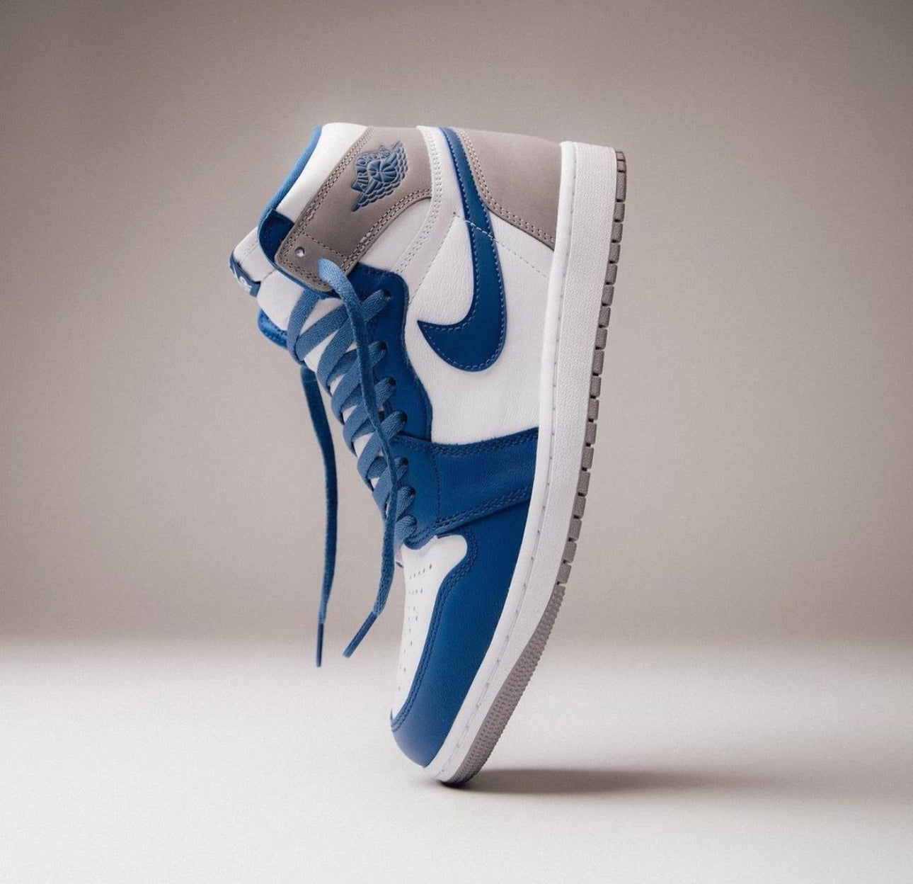 Air Jordan 1 High True Blue