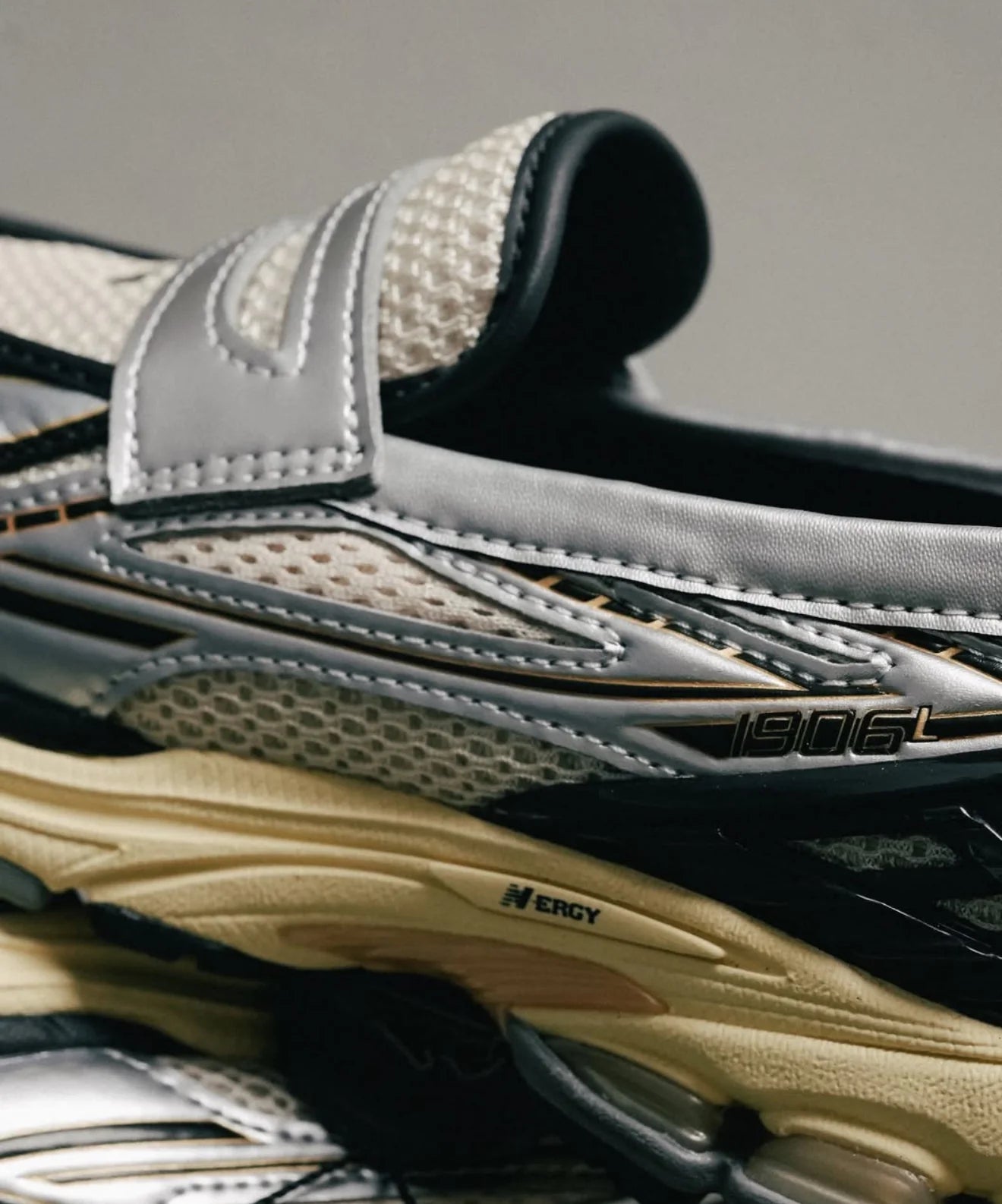 New Balance 1906L Silver Metallic Cream