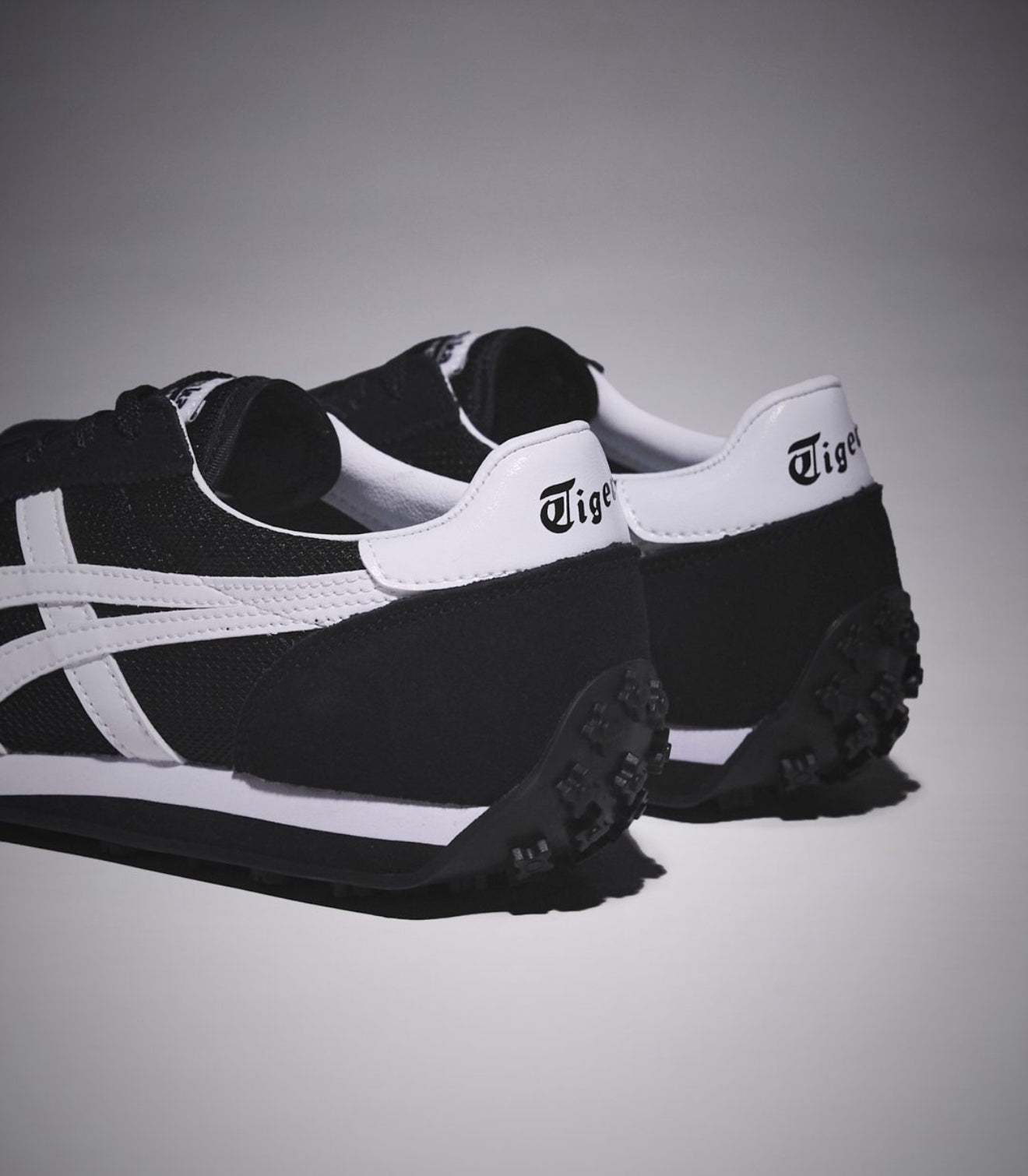 EDR 78 Lace Up Black White