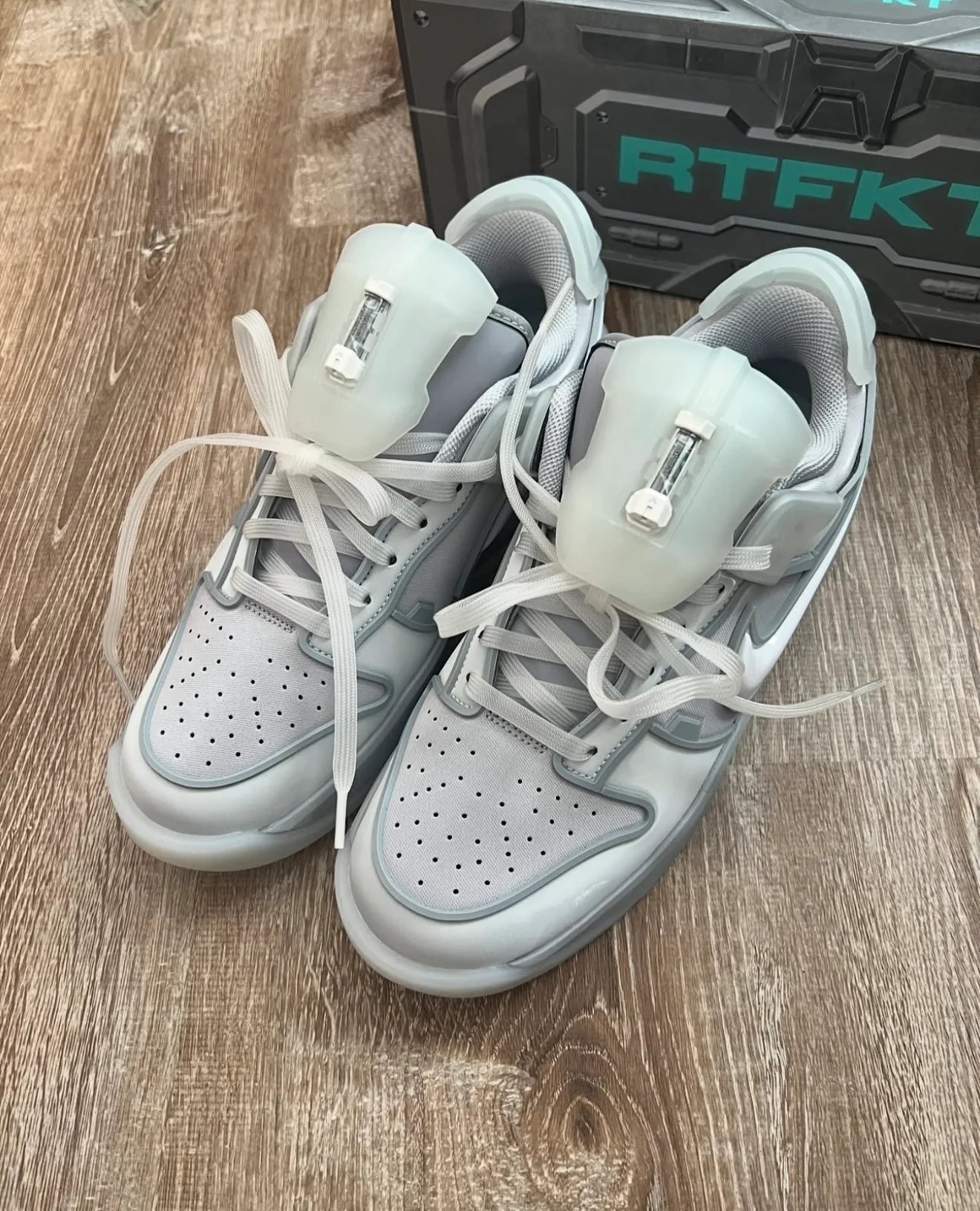 Dunk Genesis Low RTFKT Ghost (Edition of 8461)