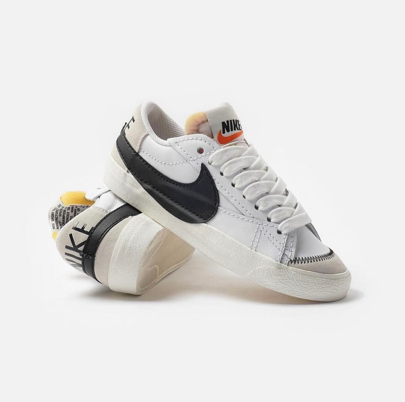 Blazer Low 77 Jumbo White Black Sail