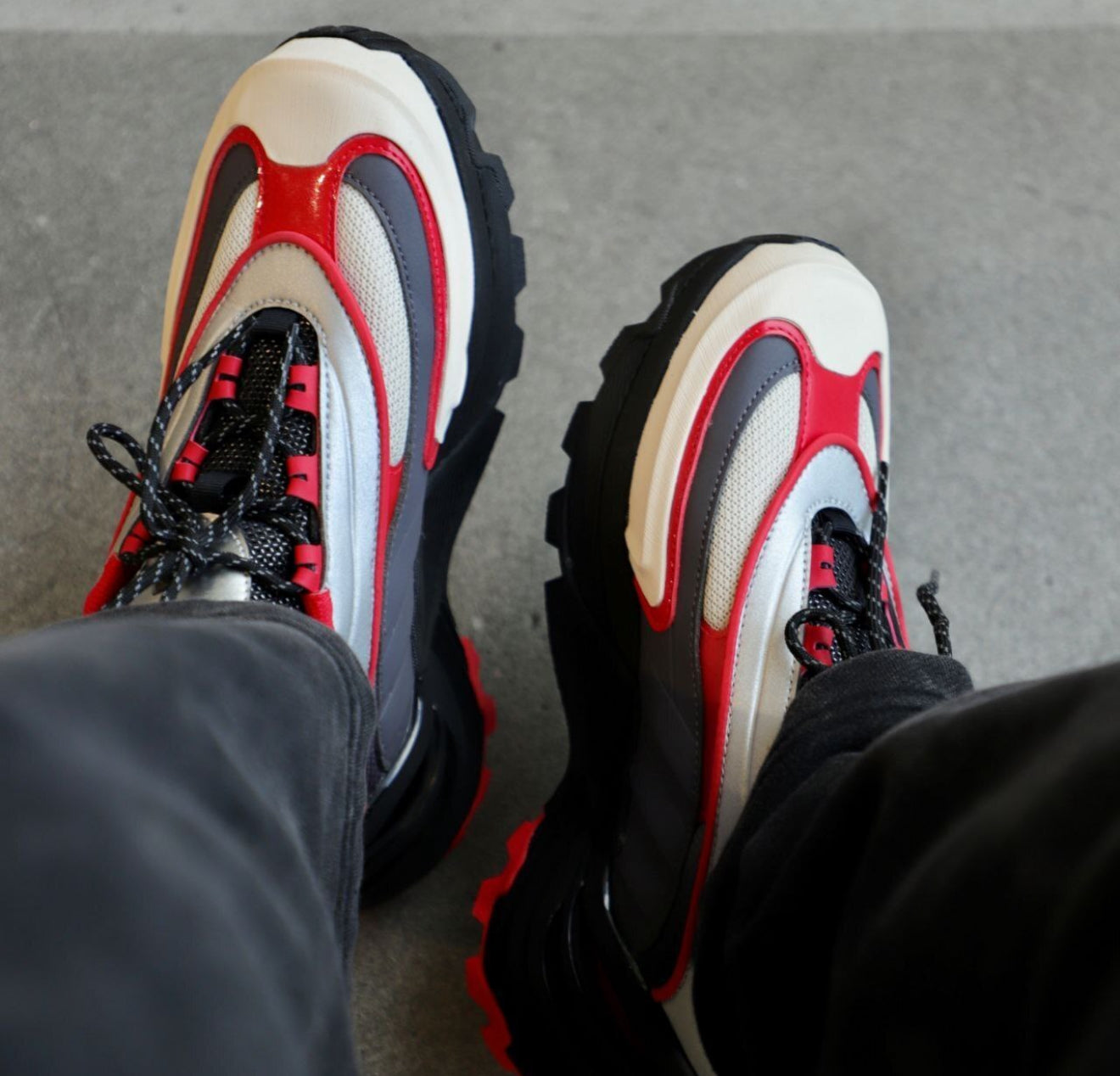 Wonder Runner Red Black