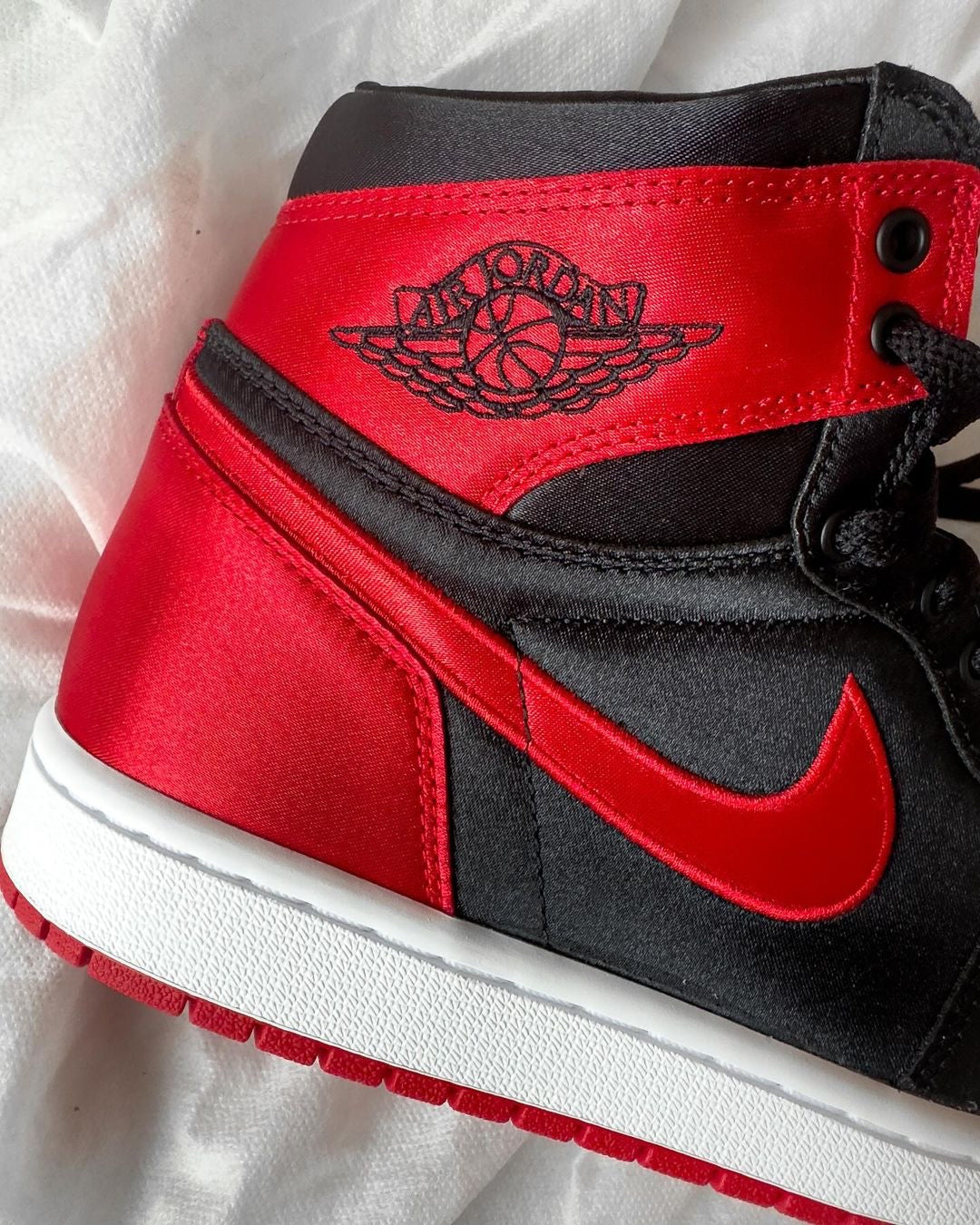 Air Jordan 1 High Satin Bred