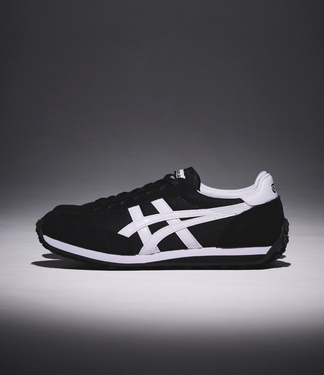 EDR 78 Lace Up Black White