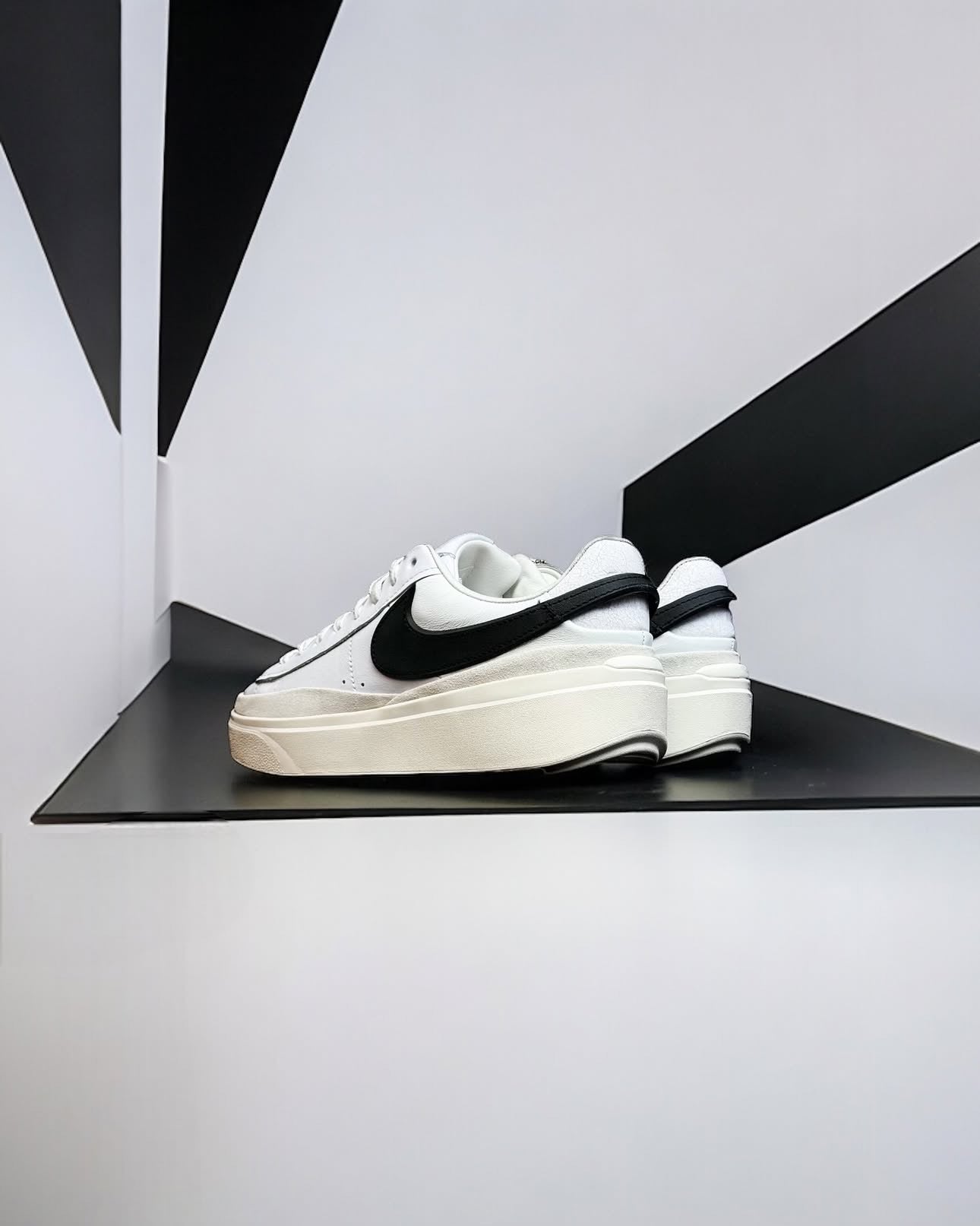 Blazer Phantom Low White Black