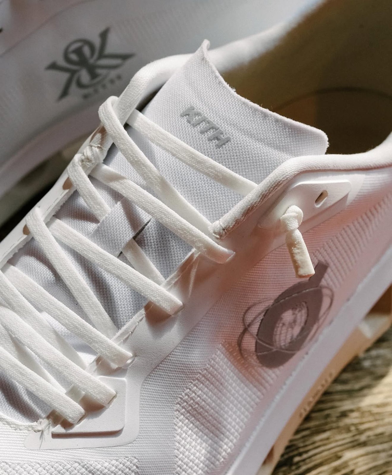 On Running Cloudzone Kith White Ice