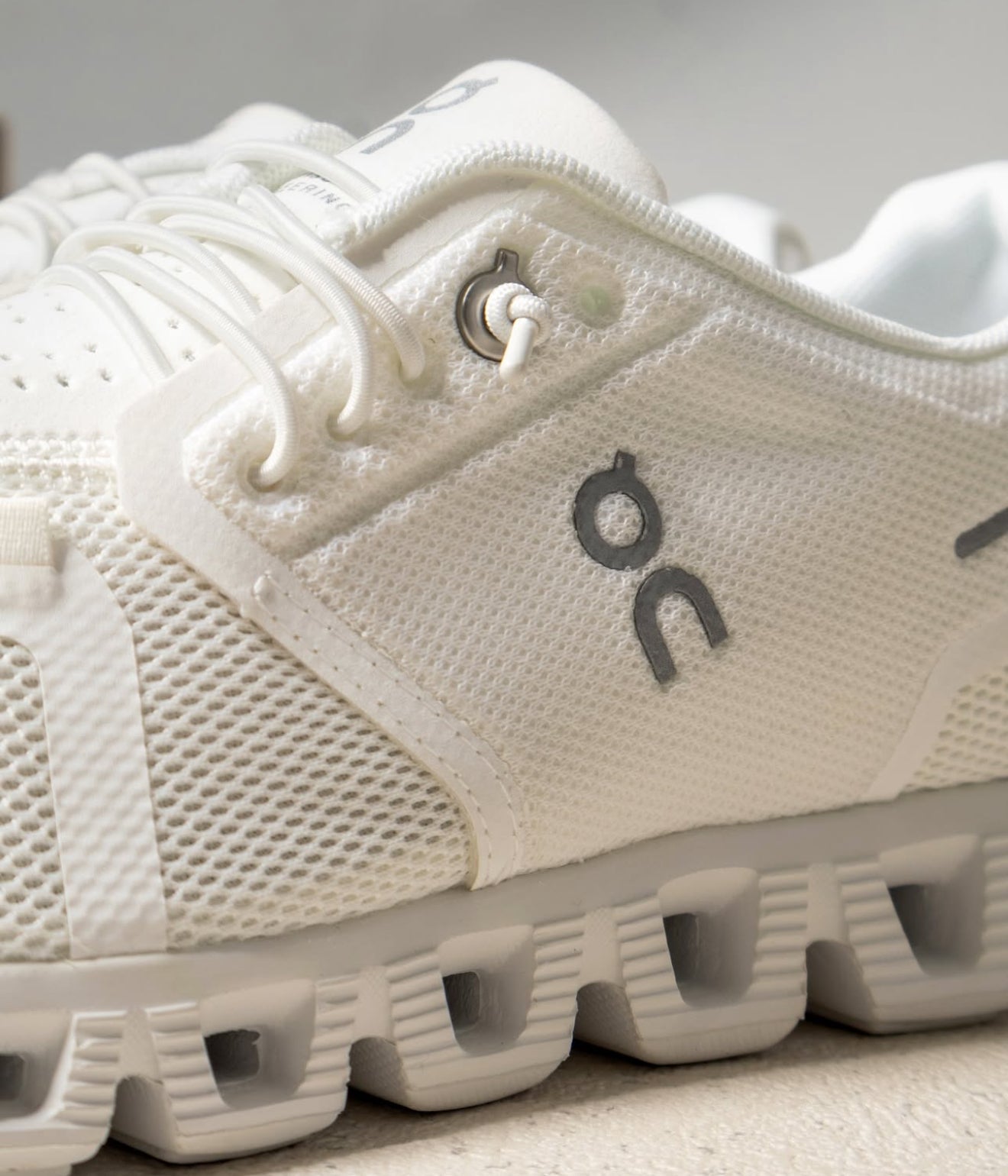 On Running Cloud 5 All White
