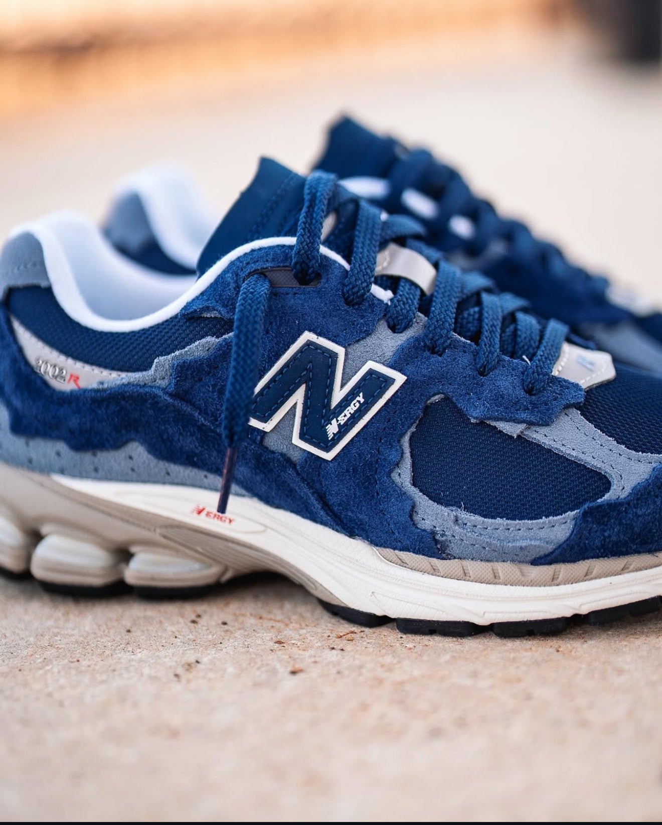 NB Balance 2002R Protection Pack Navy Grey