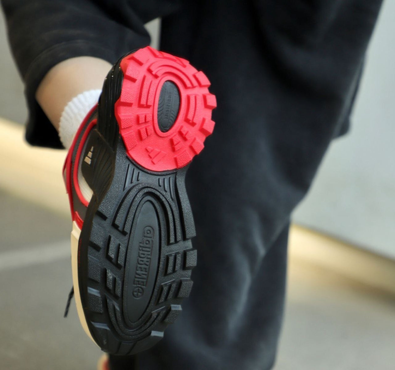 Wonder Runner Red Black