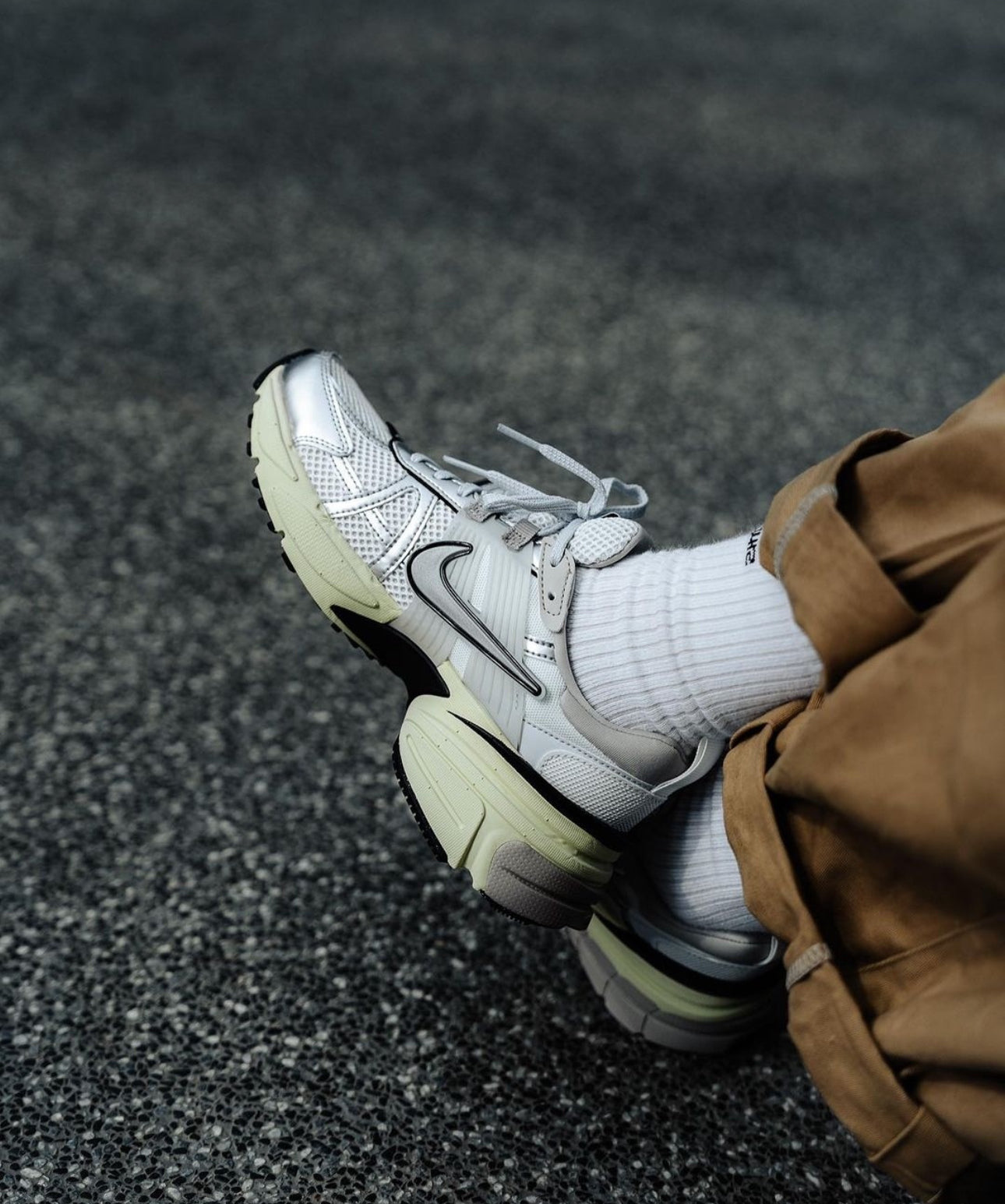 WMNs Air V2K Run Metallic Silver