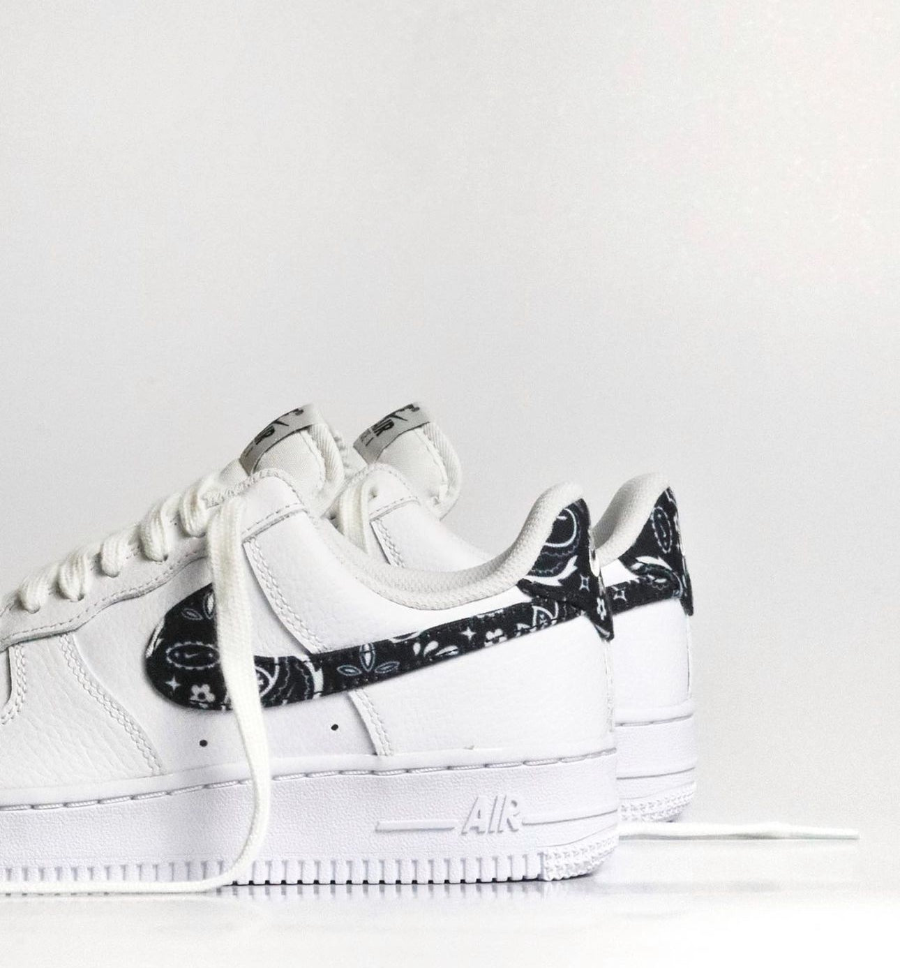 Airforce 1 Low Paisley White Black