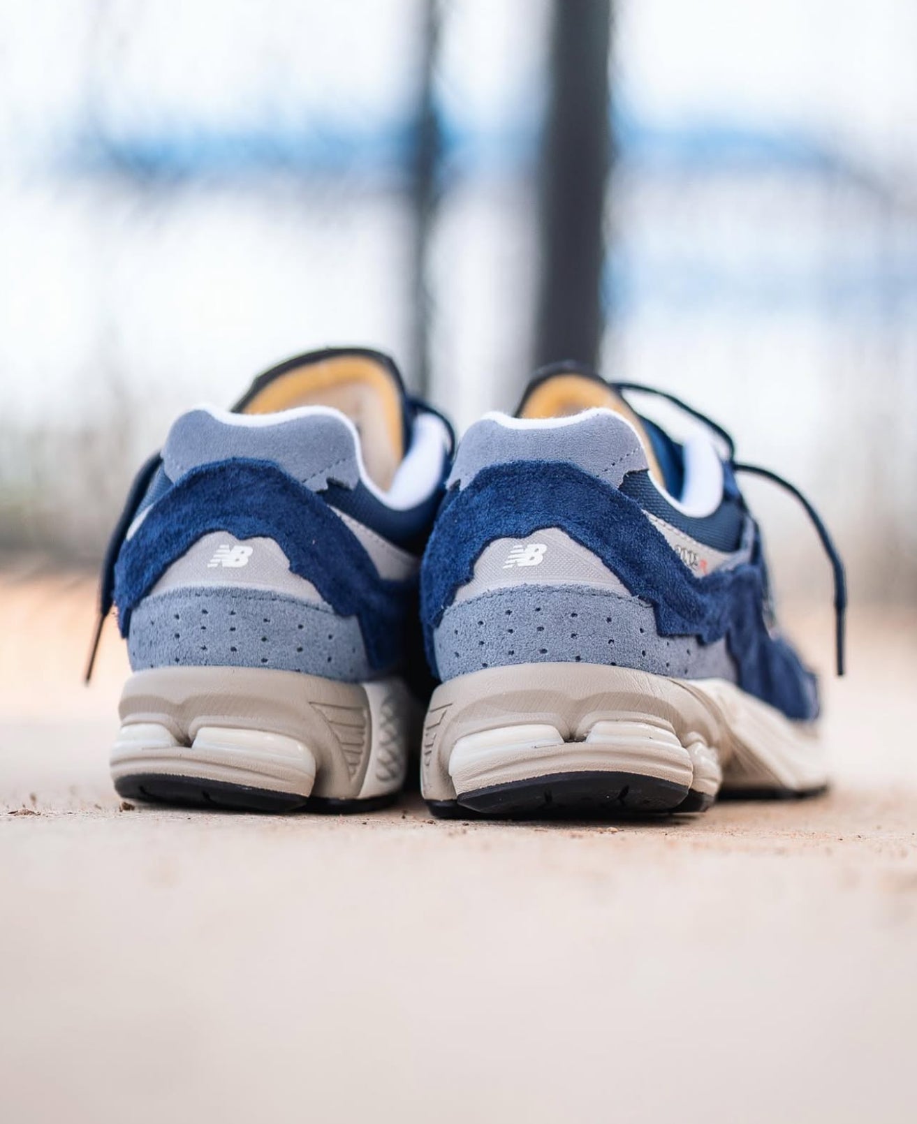 NB Balance 2002R Protection Pack Navy Grey