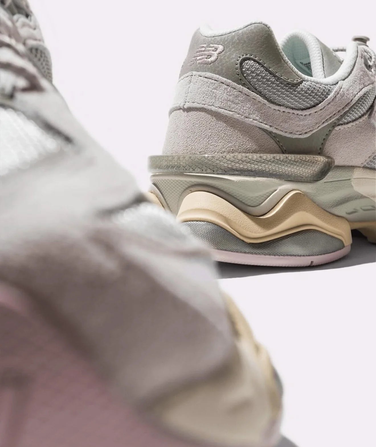 WMNs New Balance 9060 Grey Lilac