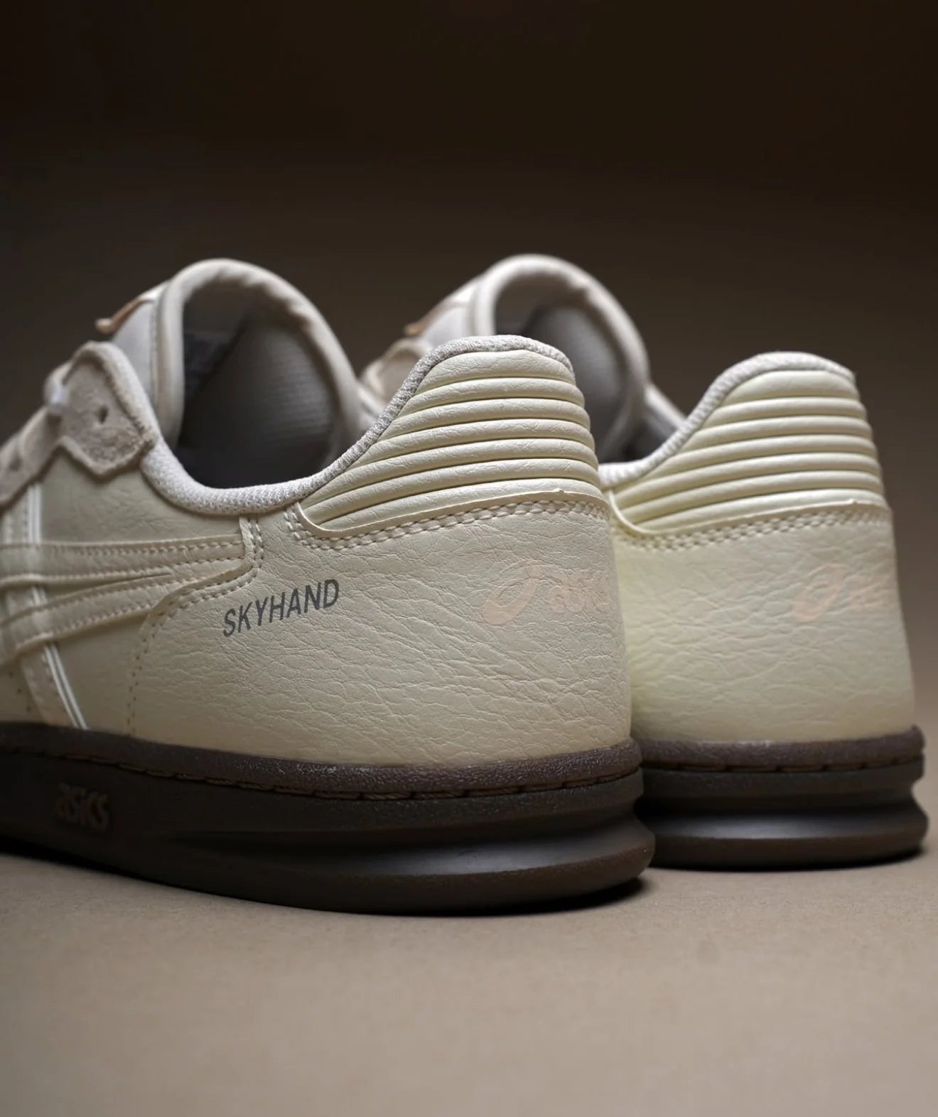 WMNs Asics Skyhand OG Pale Oak Cream