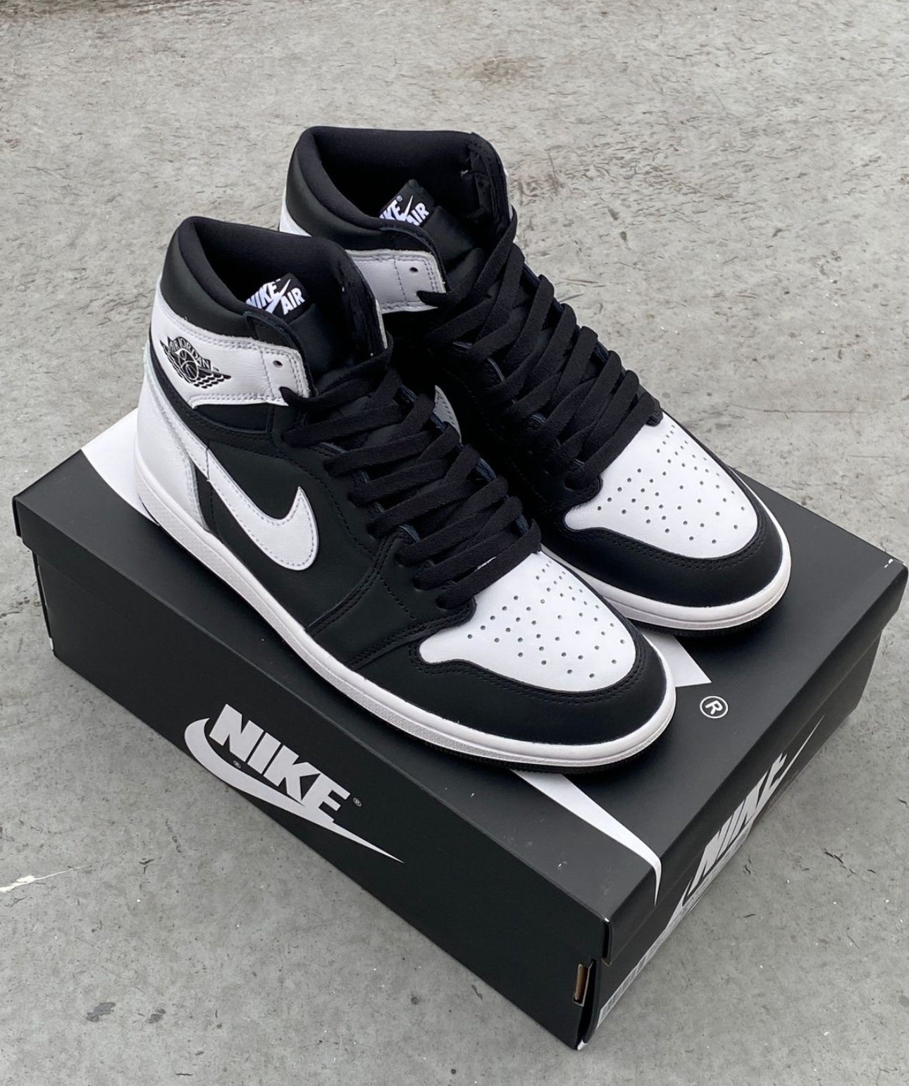 Air Jordan 1 Retro High OG Black White