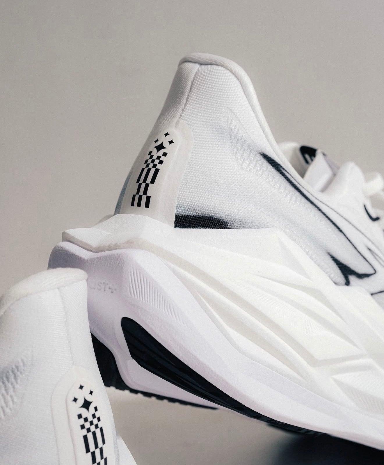 Superblast 3 White Black