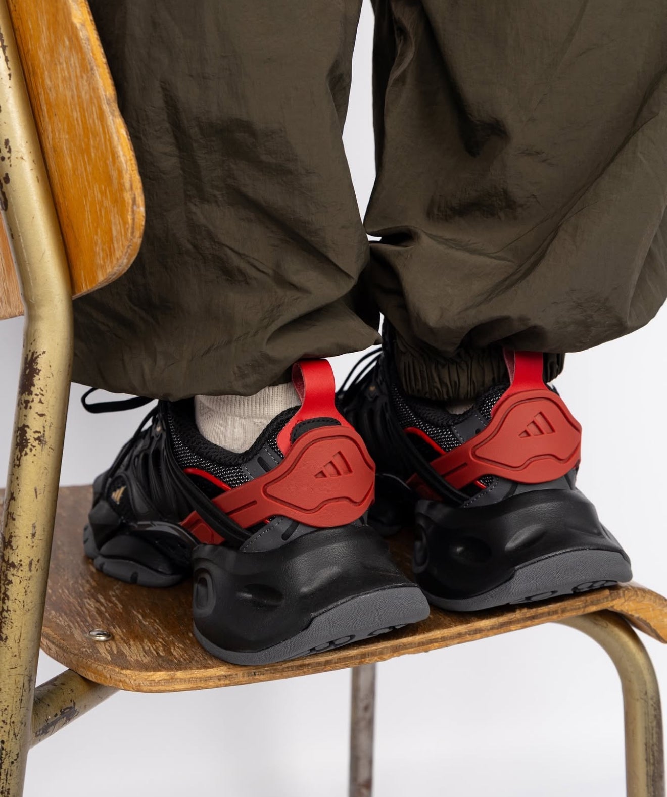 XLG Runner Deluxe Black Gold Metallic Red