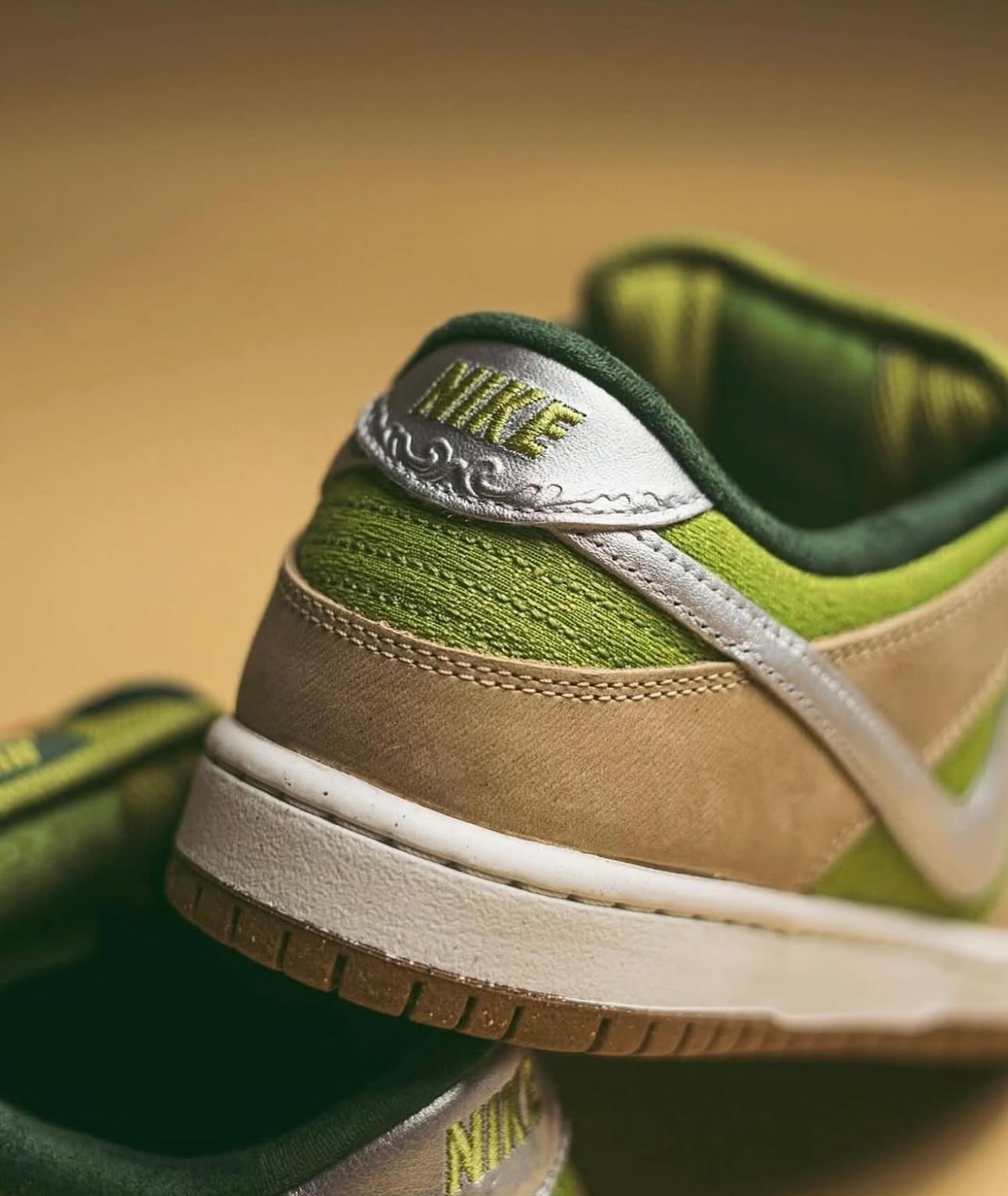 SB Dunk Low Escargot
