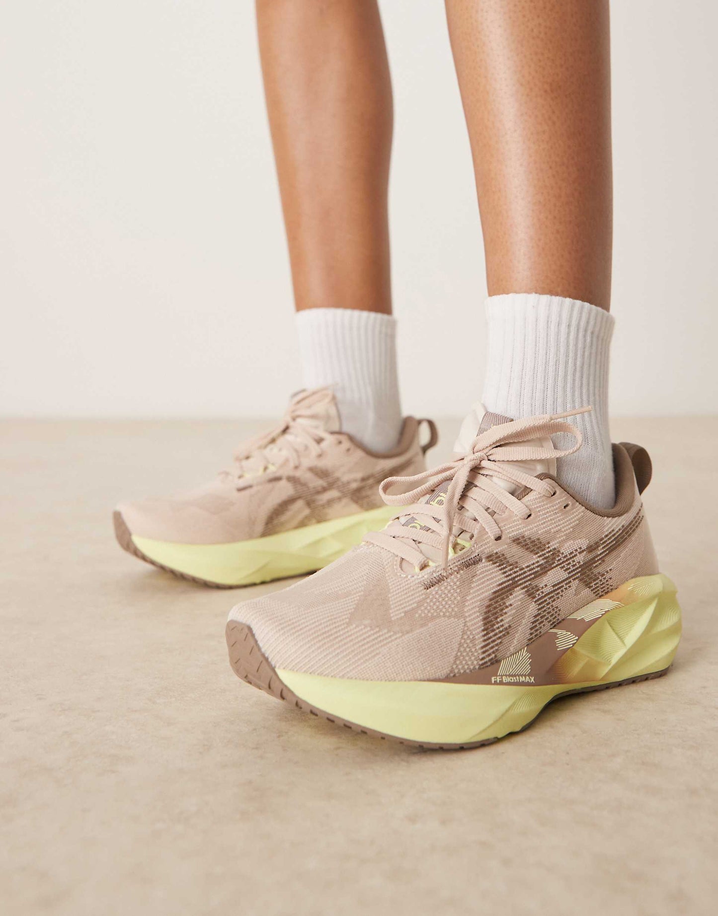WMNs Asics Novablast 5 Mineral Beige Taupe Grey