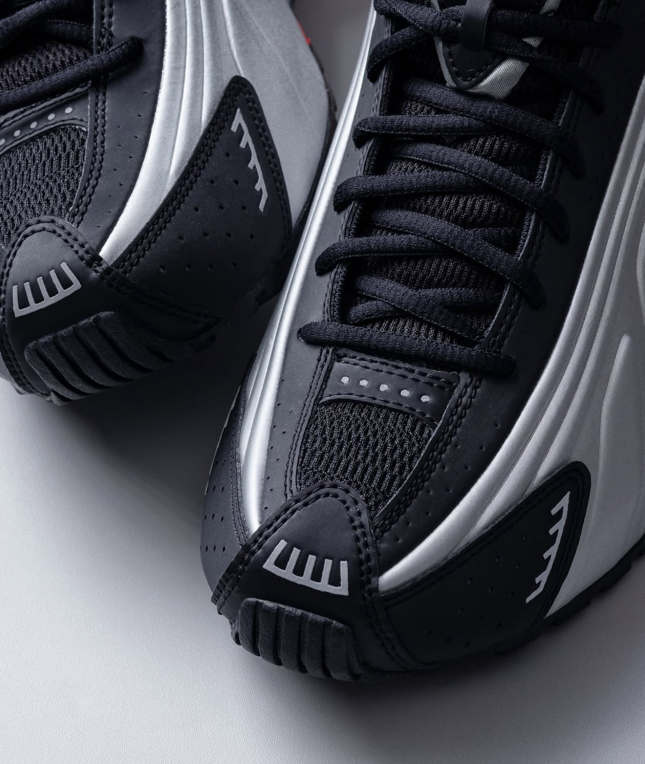 Shox R4 Black Metallic Silver